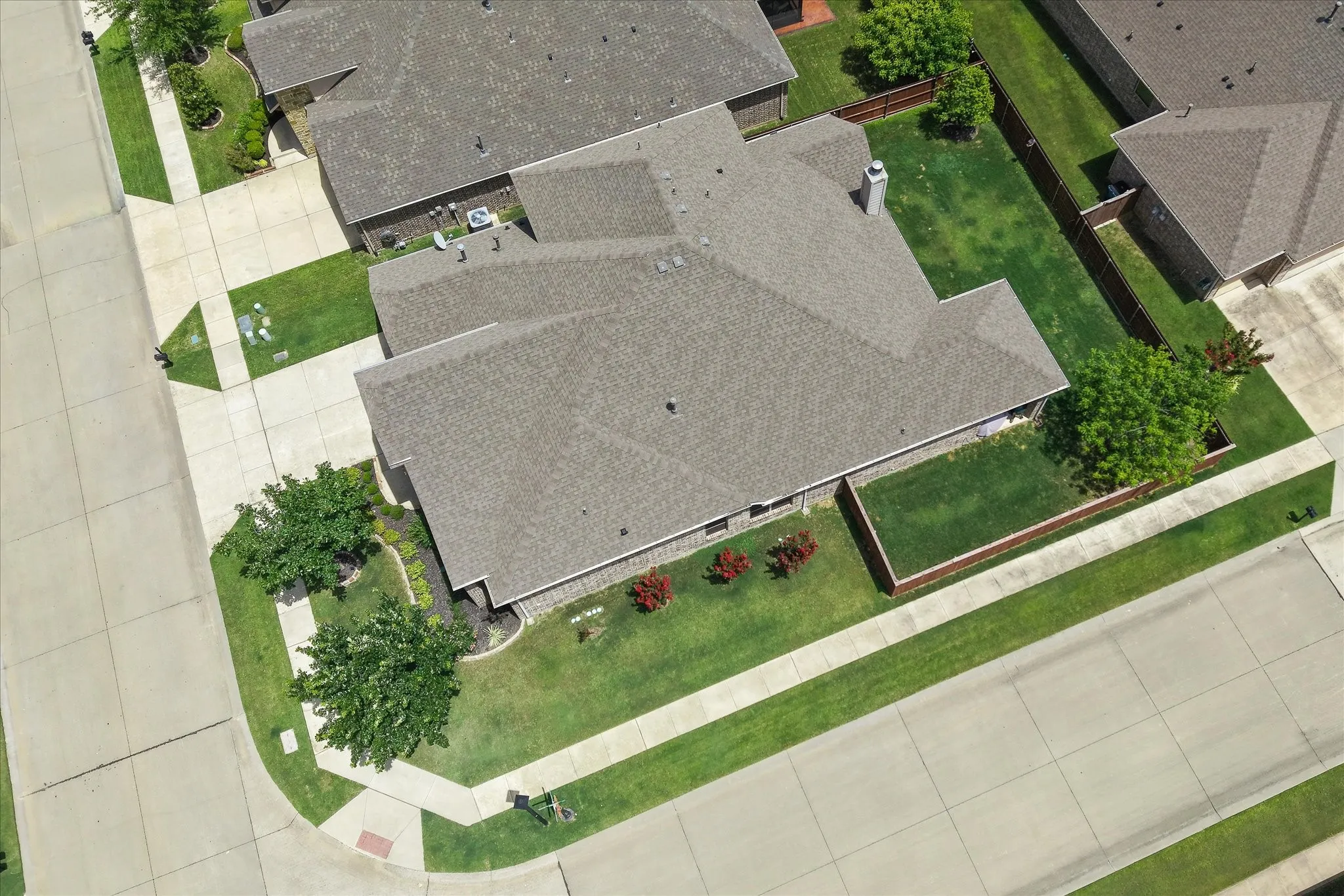 Single Family Residence For Sale in Denton County , 208 Equestrian Road, Hickory Creek, Texas 75065, 4 Bedroom, 4 Bathroom, 2 Garage spaces, 3,249 Sqft, built in 2016, mls#21312894, Real Estate Agent in Hickory Creek, Homes For Sale in Denton county, Homes For Sale in Hickory Creek, Realtor in Hickory Creek Texas, Real Estate Brokerage Independent Realty Texas, Luminita Cordes Realtor