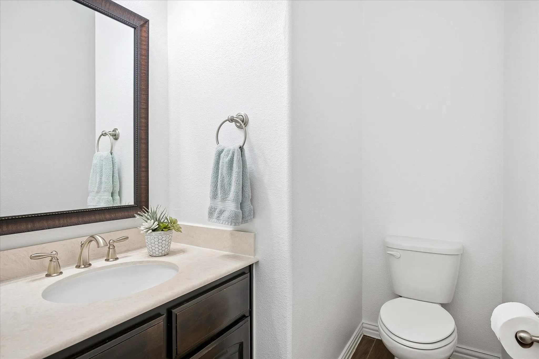 Single Family Residence For Sale in Denton County , 208 Equestrian Road, Hickory Creek, Texas 75065, 4 Bedroom, 4 Bathroom, 2 Garage spaces, 3,249 Sqft, built in 2016, mls#21312894, Real Estate Agent in Hickory Creek, Homes For Sale in Denton county, Homes For Sale in Hickory Creek, Realtor in Hickory Creek Texas, Real Estate Brokerage Independent Realty Texas, Luminita Cordes Realtor