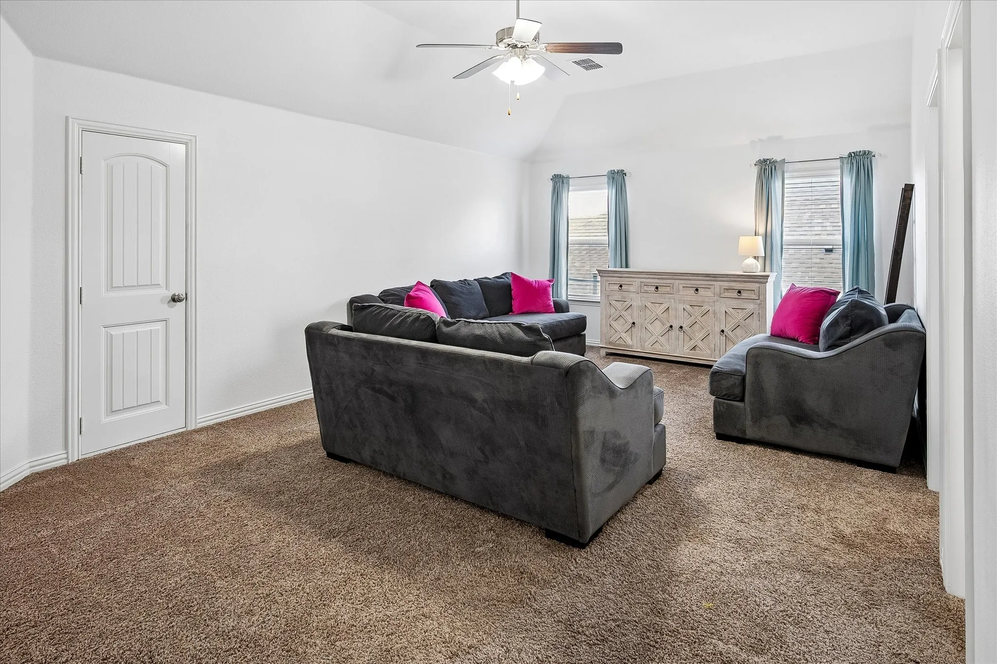 Single Family Residence For Sale in Denton County , 208 Equestrian Road, Hickory Creek, Texas 75065, 4 Bedroom, 4 Bathroom, 2 Garage spaces, 3,249 Sqft, built in 2016, mls#21312894, Real Estate Agent in Hickory Creek, Homes For Sale in Denton county, Homes For Sale in Hickory Creek, Realtor in Hickory Creek Texas, Real Estate Brokerage Independent Realty Texas, Luminita Cordes Realtor