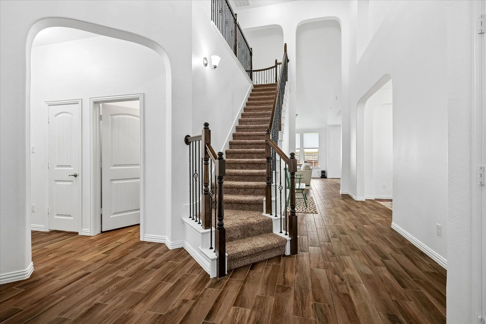 Single Family Residence For Sale in Denton County , 208 Equestrian Road, Hickory Creek, Texas 75065, 4 Bedroom, 4 Bathroom, 2 Garage spaces, 3,249 Sqft, built in 2016, mls#21312894, Real Estate Agent in Hickory Creek, Homes For Sale in Denton county, Homes For Sale in Hickory Creek, Realtor in Hickory Creek Texas, Real Estate Brokerage Independent Realty Texas, Luminita Cordes Realtor