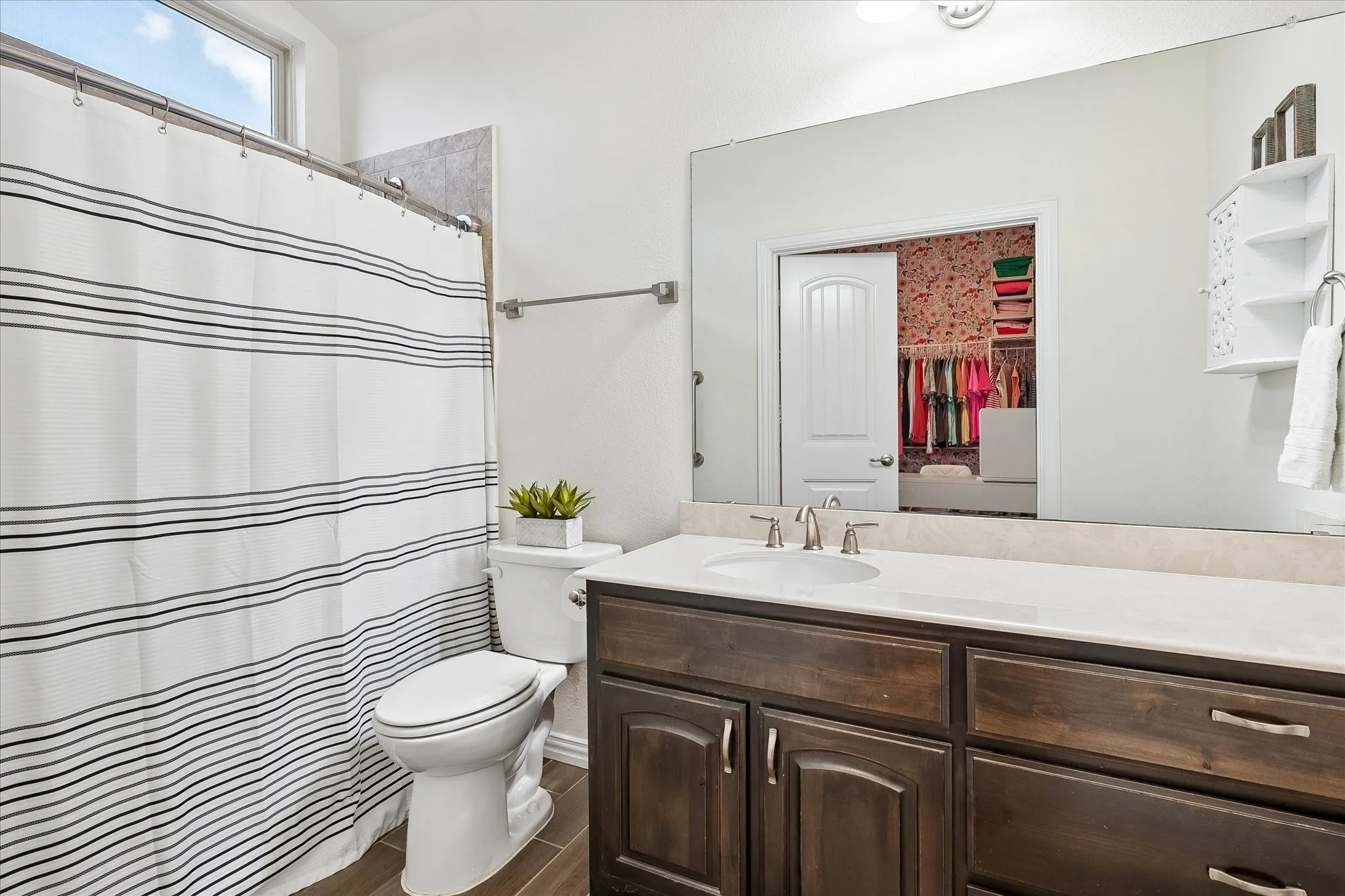 Single Family Residence For Sale in Denton County , 208 Equestrian Road, Hickory Creek, Texas 75065, 4 Bedroom, 4 Bathroom, 2 Garage spaces, 3,249 Sqft, built in 2016, mls#21312894, Real Estate Agent in Hickory Creek, Homes For Sale in Denton county, Homes For Sale in Hickory Creek, Realtor in Hickory Creek Texas, Real Estate Brokerage Independent Realty Texas, Luminita Cordes Realtor