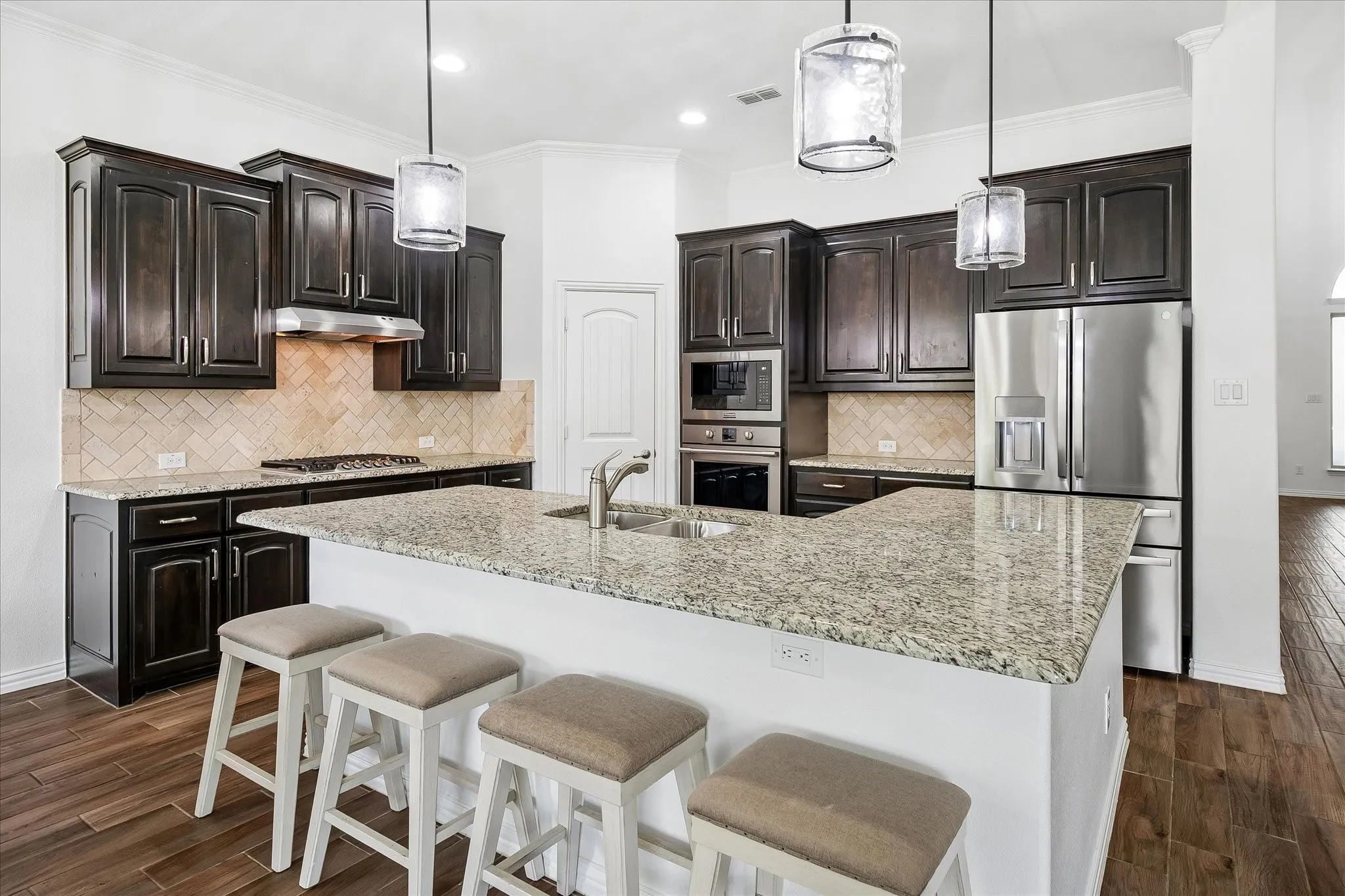 Single Family Residence For Sale in Denton County , 208 Equestrian Road, Hickory Creek, Texas 75065, 4 Bedroom, 4 Bathroom, 2 Garage spaces, 3,249 Sqft, built in 2016, mls#21312894, Real Estate Agent in Hickory Creek, Homes For Sale in Denton county, Homes For Sale in Hickory Creek, Realtor in Hickory Creek Texas, Real Estate Brokerage Independent Realty Texas, Luminita Cordes Realtor