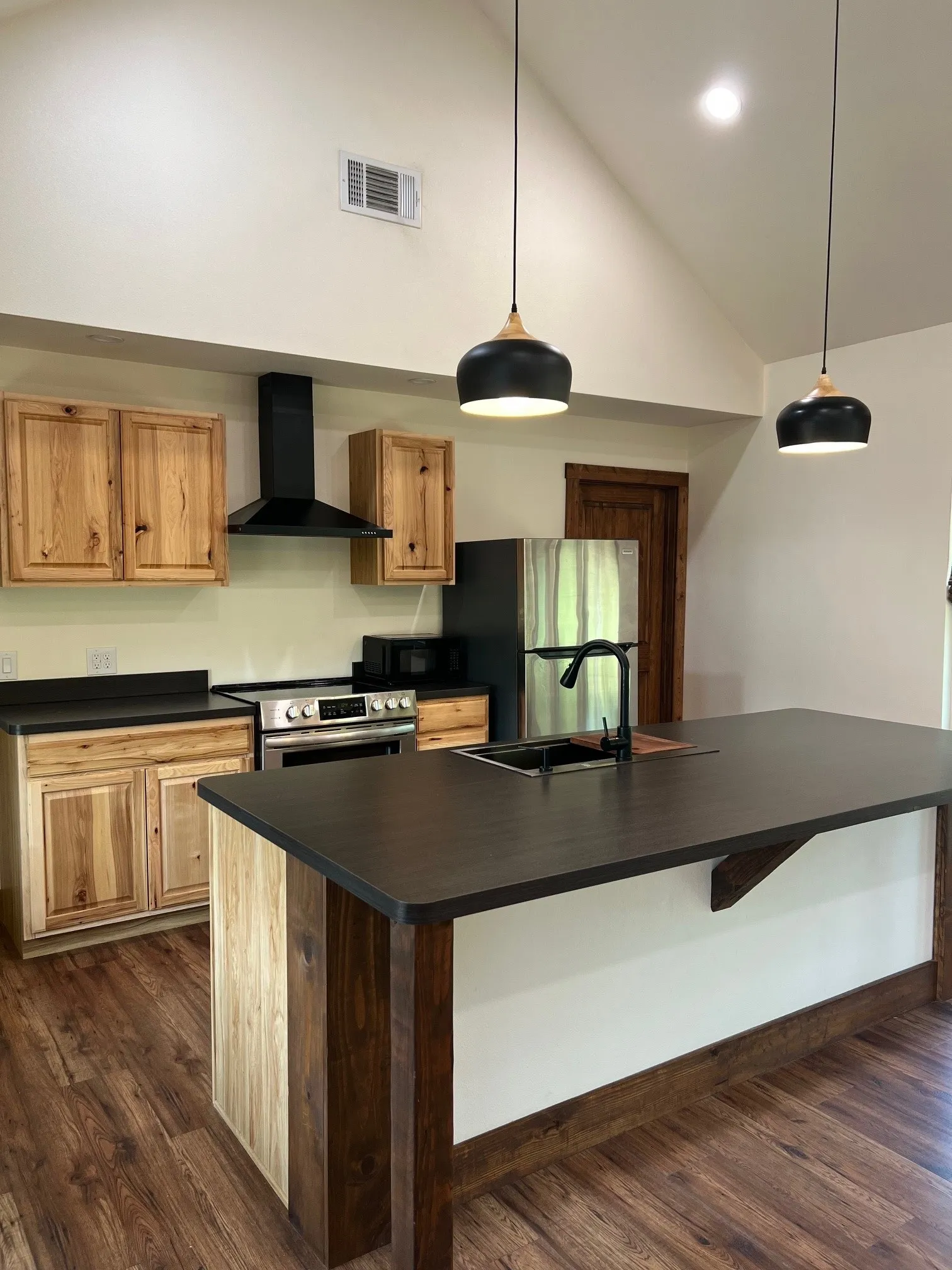 Single Family Residence For Sale in Van Zandt County , 6336 VZ CR 2120, Wills Point, Texas 75169, 2 Bedroom, 1 Bathroom, Garage spaces, 850 Sqft, built in 2024, mls#21319099, Real Estate Agent in Wills Point, Homes For Sale in Van Zandt county, Homes For Sale in Wills Point, Realtor in Wills Point Texas, Real Estate Brokerage Independent Realty Texas, Luminita Cordes Realtor