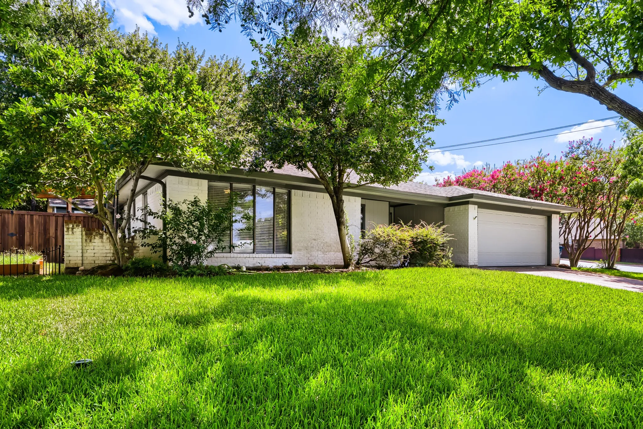 Single Family Residence For Sale in Tarrant County , 2025 Redwood Trail, Grapevine, Texas 76051, 3 Bedroom, 2 Bathroom, 2 Garage spaces, 1,938 Sqft, built in 1980, Price $499,000, mls#21309840, Real Estate Agent in Grapevine, Homes For Sale in Tarrant county, Homes For Sale in Grapevine, Realtor in Grapevine Texas, Real Estate Brokerage Independent Realty Texas, Luminita Cordes Realtor