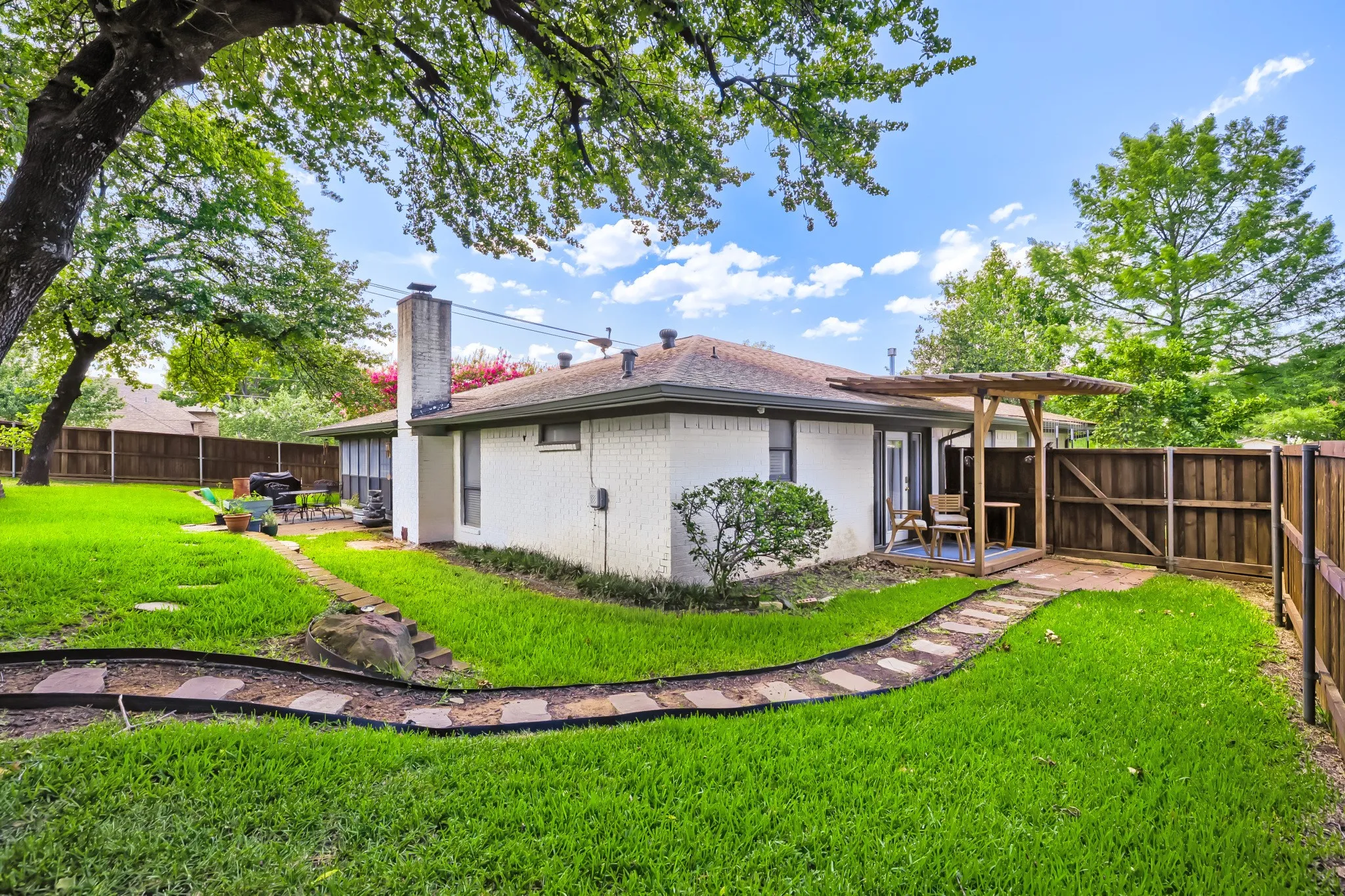 Single Family Residence For Sale in Tarrant County , 2025 Redwood Trail, Grapevine, Texas 76051, 3 Bedroom, 2 Bathroom, 2 Garage spaces, 1,938 Sqft, built in 1980, Price $499,000, mls#21309840, Real Estate Agent in Grapevine, Homes For Sale in Tarrant county, Homes For Sale in Grapevine, Realtor in Grapevine Texas, Real Estate Brokerage Independent Realty Texas, Luminita Cordes Realtor