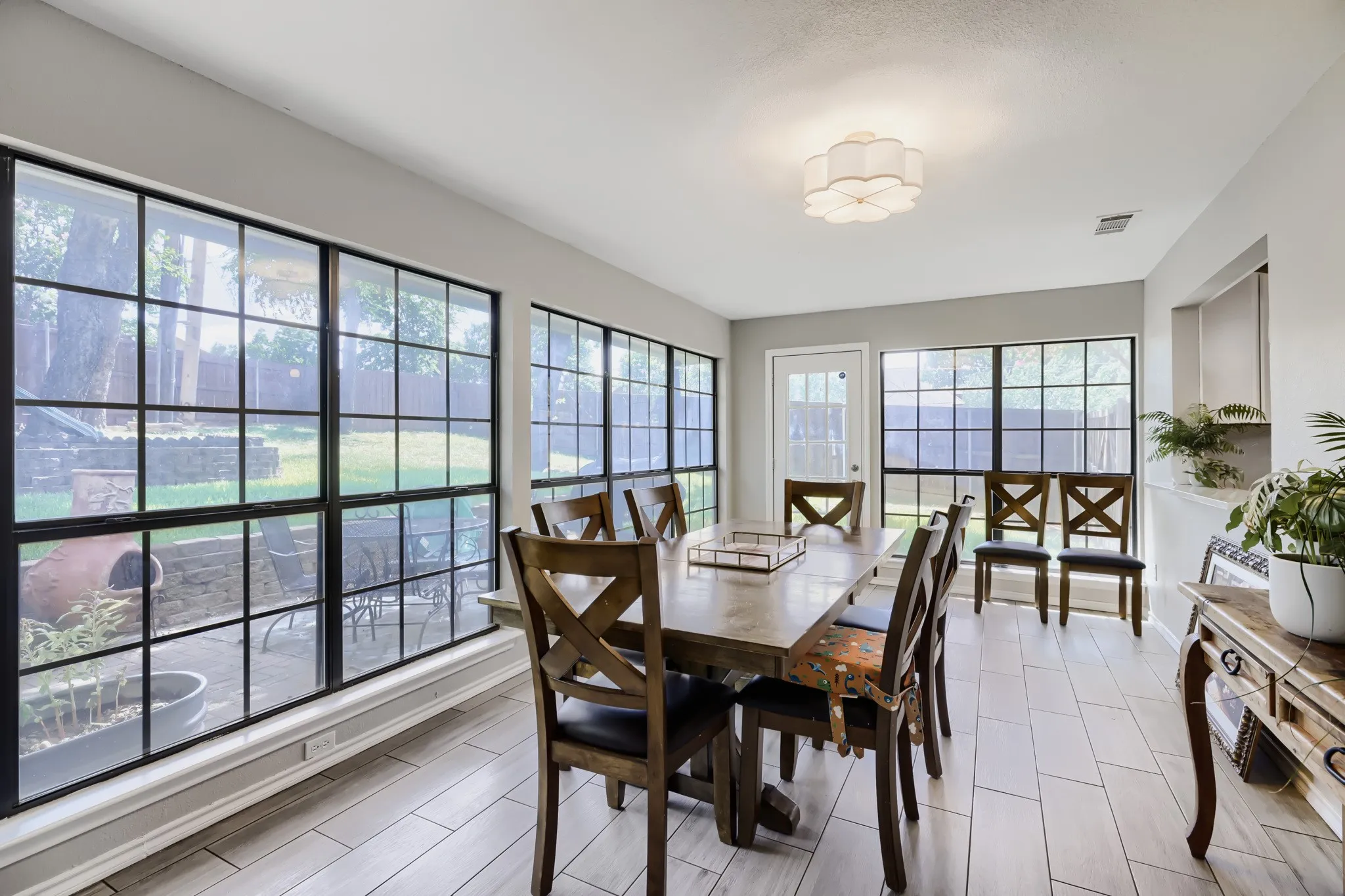 Single Family Residence For Sale in Tarrant County , 2025 Redwood Trail, Grapevine, Texas 76051, 3 Bedroom, 2 Bathroom, 2 Garage spaces, 1,938 Sqft, built in 1980, Price $499,000, mls#21309840, Real Estate Agent in Grapevine, Homes For Sale in Tarrant county, Homes For Sale in Grapevine, Realtor in Grapevine Texas, Real Estate Brokerage Independent Realty Texas, Luminita Cordes Realtor