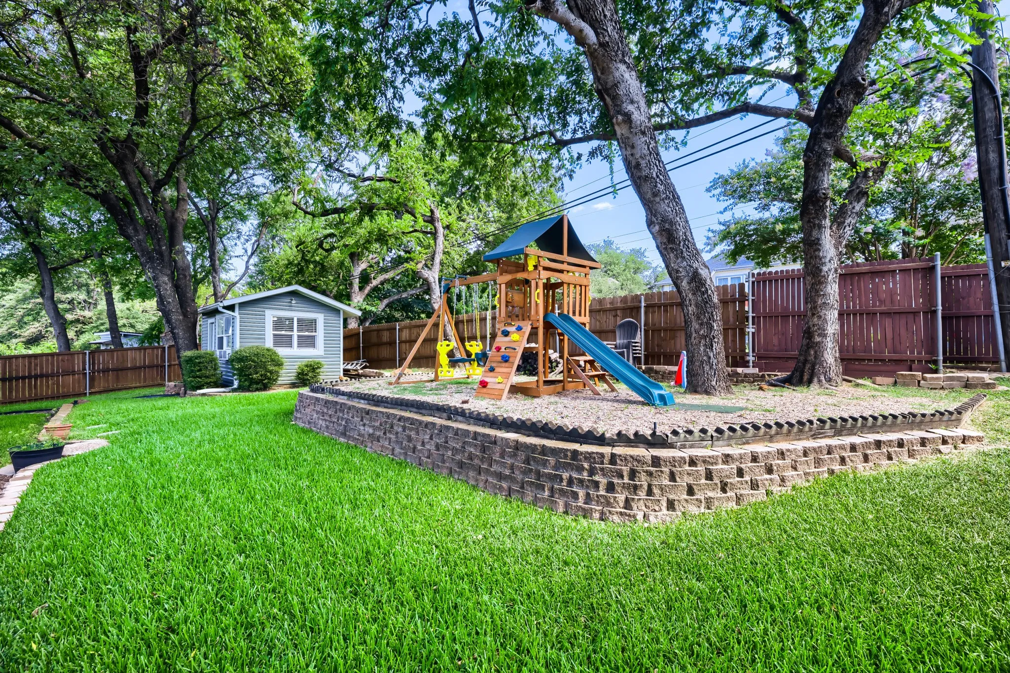 Single Family Residence For Sale in Tarrant County , 2025 Redwood Trail, Grapevine, Texas 76051, 3 Bedroom, 2 Bathroom, 2 Garage spaces, 1,938 Sqft, built in 1980, Price $499,000, mls#21309840, Real Estate Agent in Grapevine, Homes For Sale in Tarrant county, Homes For Sale in Grapevine, Realtor in Grapevine Texas, Real Estate Brokerage Independent Realty Texas, Luminita Cordes Realtor