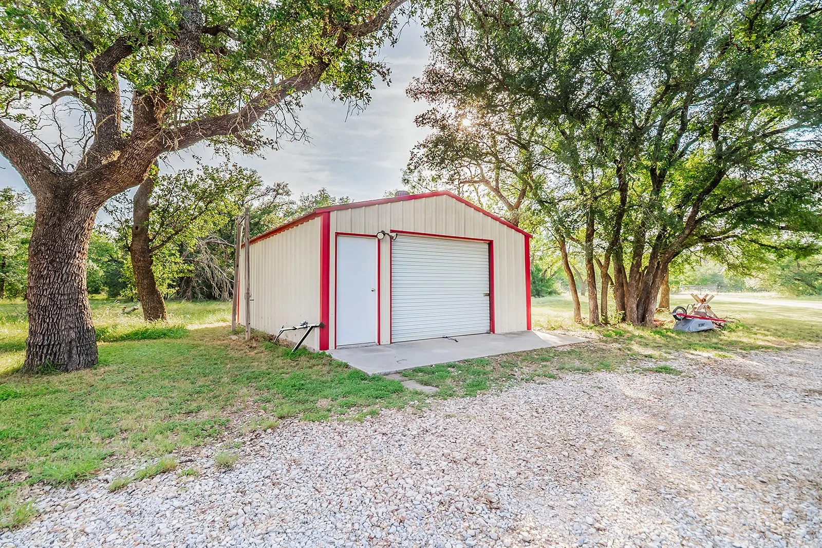 Single Family Residence For Sale in Mc Culloch County , 28 CR 458, Brady, Texas 76825, 2 Bedrooms, 2 Bathrooms, Garage spaces, 4,086 Sqft, built in 1999, Price $650,000, mls#21317520, Real Estate Agent in Brady, Homes For Sale in Mc Culloch county, Homes For Sale in Brady, Realtor in Brady Texas, Real Estate Brokerage Independent Realty Texas, Luminita Cordes Realtor