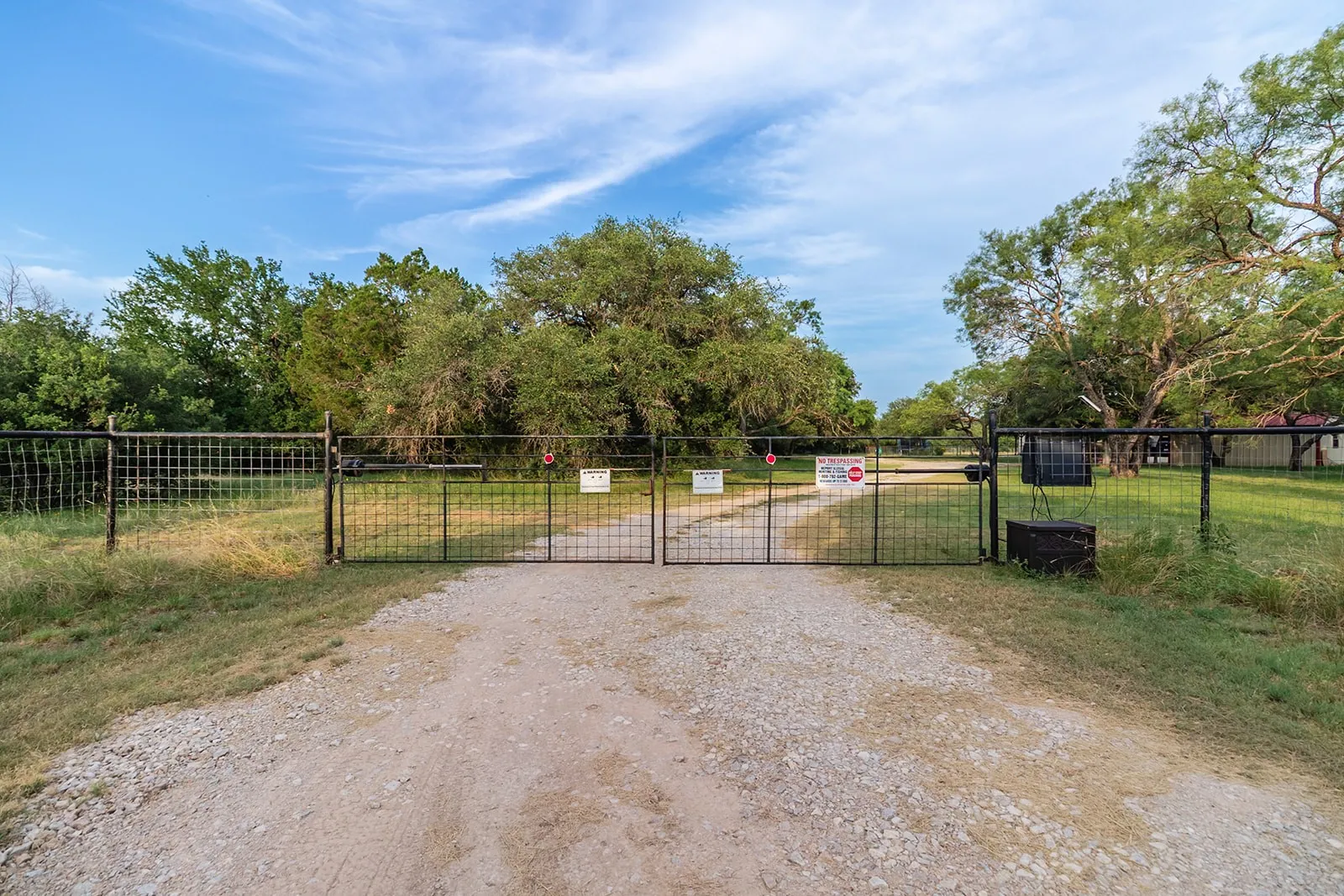 Single Family Residence For Sale in Mc Culloch County , 28 CR 458, Brady, Texas 76825, 2 Bedrooms, 2 Bathrooms, Garage spaces, 4,086 Sqft, built in 1999, Price $650,000, mls#21317520, Real Estate Agent in Brady, Homes For Sale in Mc Culloch county, Homes For Sale in Brady, Realtor in Brady Texas, Real Estate Brokerage Independent Realty Texas, Luminita Cordes Realtor
