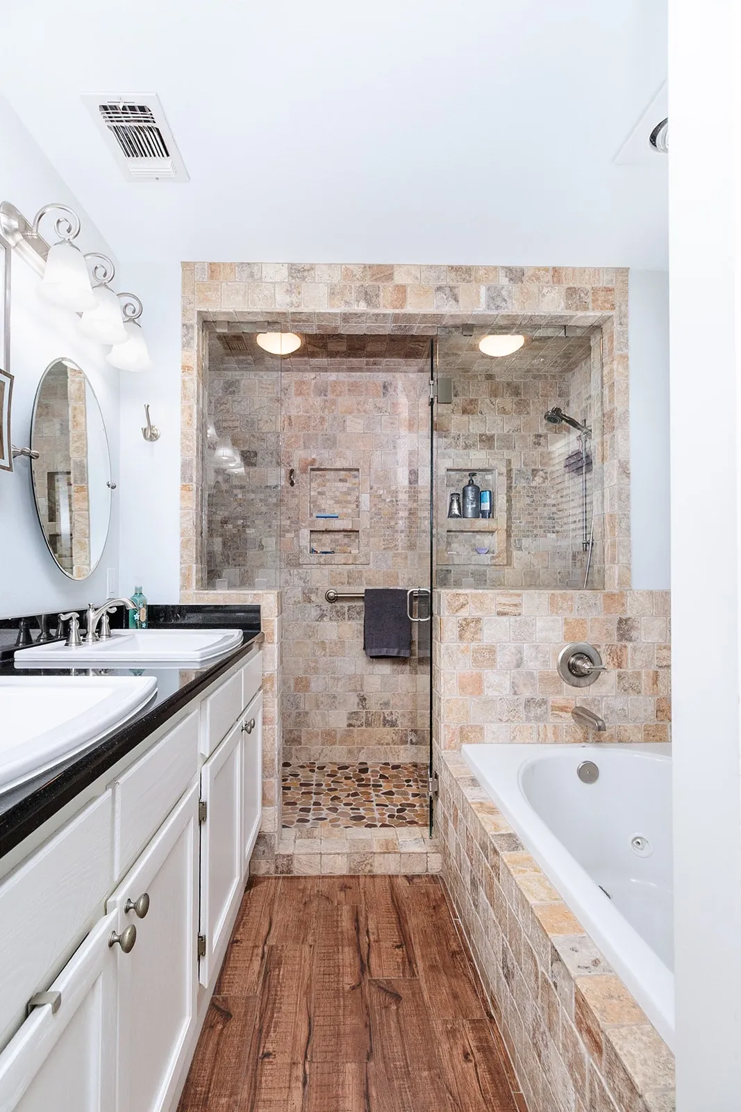 Single Family Residence For Sale in Mc Culloch County , 28 CR 458, Brady, Texas 76825, 2 Bedrooms, 2 Bathrooms, Garage spaces, 4,086 Sqft, built in 1999, Price $650,000, mls#21317520, Real Estate Agent in Brady, Homes For Sale in Mc Culloch county, Homes For Sale in Brady, Realtor in Brady Texas, Real Estate Brokerage Independent Realty Texas, Luminita Cordes Realtor