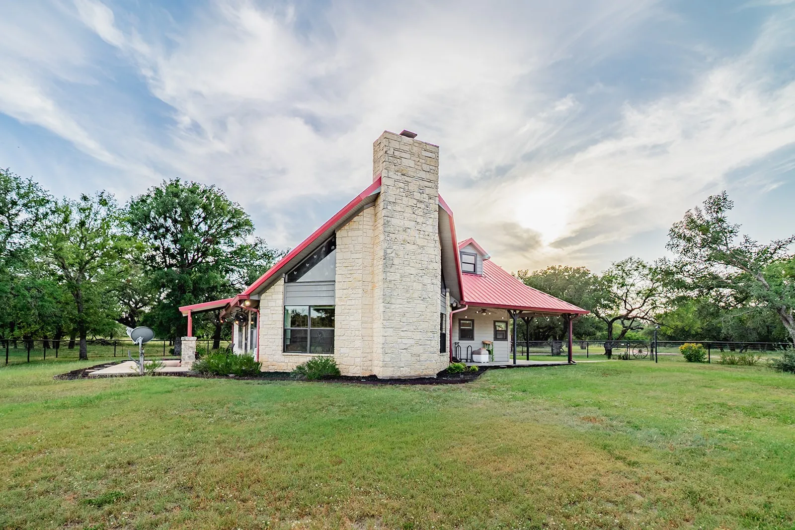 Single Family Residence For Sale in Mc Culloch County , 28 CR 458, Brady, Texas 76825, 2 Bedrooms, 2 Bathrooms, Garage spaces, 4,086 Sqft, built in 1999, Price $650,000, mls#21317520, Real Estate Agent in Brady, Homes For Sale in Mc Culloch county, Homes For Sale in Brady, Realtor in Brady Texas, Real Estate Brokerage Independent Realty Texas, Luminita Cordes Realtor
