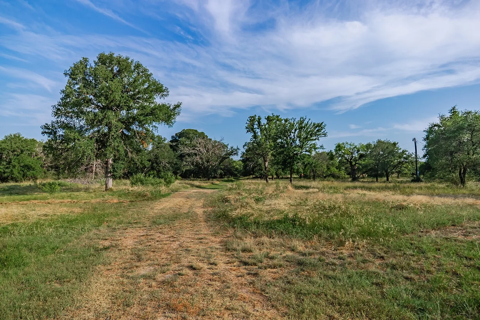 Single Family Residence For Sale in Mc Culloch County , 28 CR 458, Brady, Texas 76825, 2 Bedrooms, 2 Bathrooms, Garage spaces, 4,086 Sqft, built in 1999, Price $650,000, mls#21317520, Real Estate Agent in Brady, Homes For Sale in Mc Culloch county, Homes For Sale in Brady, Realtor in Brady Texas, Real Estate Brokerage Independent Realty Texas, Luminita Cordes Realtor