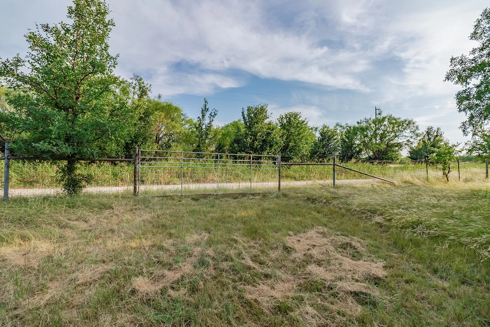 Single Family Residence For Sale in Mc Culloch County , 28 CR 458, Brady, Texas 76825, 2 Bedrooms, 2 Bathrooms, Garage spaces, 4,086 Sqft, built in 1999, Price $650,000, mls#21317520, Real Estate Agent in Brady, Homes For Sale in Mc Culloch county, Homes For Sale in Brady, Realtor in Brady Texas, Real Estate Brokerage Independent Realty Texas, Luminita Cordes Realtor