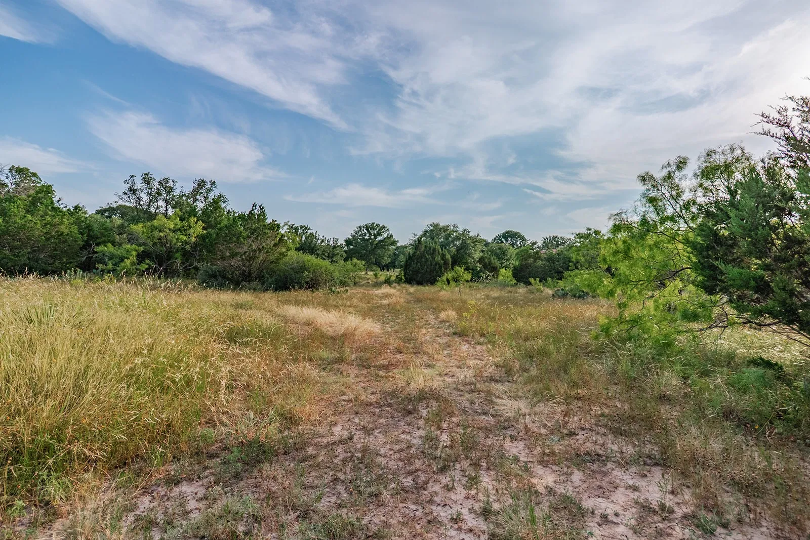 Single Family Residence For Sale in Mc Culloch County , 28 CR 458, Brady, Texas 76825, 2 Bedrooms, 2 Bathrooms, Garage spaces, 4,086 Sqft, built in 1999, Price $650,000, mls#21317520, Real Estate Agent in Brady, Homes For Sale in Mc Culloch county, Homes For Sale in Brady, Realtor in Brady Texas, Real Estate Brokerage Independent Realty Texas, Luminita Cordes Realtor