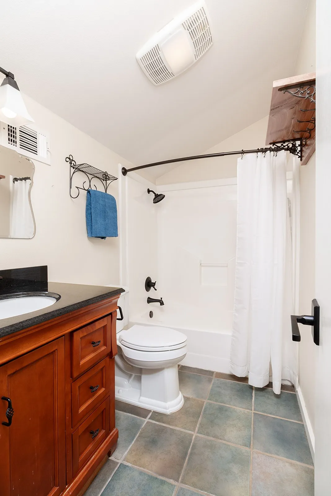 Single Family Residence For Sale in Mc Culloch County , 28 CR 458, Brady, Texas 76825, 2 Bedrooms, 2 Bathrooms, Garage spaces, 4,086 Sqft, built in 1999, Price $650,000, mls#21317520, Real Estate Agent in Brady, Homes For Sale in Mc Culloch county, Homes For Sale in Brady, Realtor in Brady Texas, Real Estate Brokerage Independent Realty Texas, Luminita Cordes Realtor