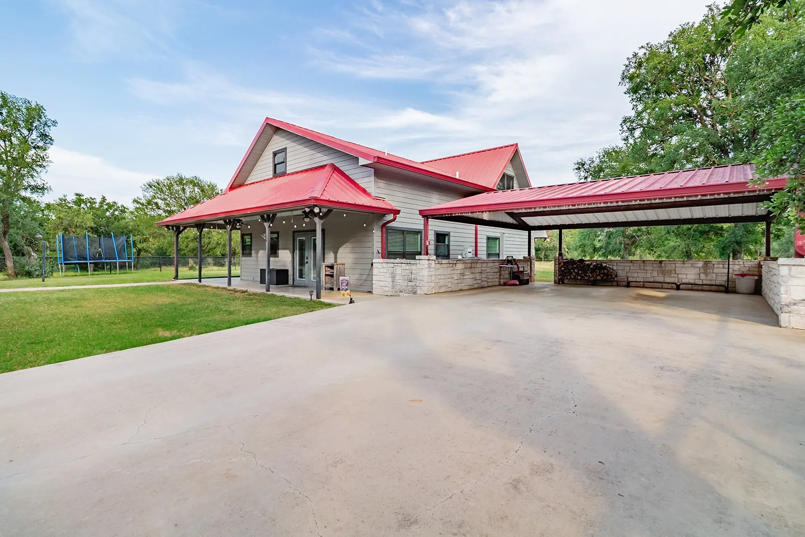 Single Family Residence For Sale in Mc Culloch County , 28 CR 458, Brady, Texas 76825, 2 Bedrooms, 2 Bathrooms, Garage spaces, 4,086 Sqft, built in 1999, Price $650,000, mls#21317520, Real Estate Agent in Brady, Homes For Sale in Mc Culloch county, Homes For Sale in Brady, Realtor in Brady Texas, Real Estate Brokerage Independent Realty Texas, Luminita Cordes Realtor