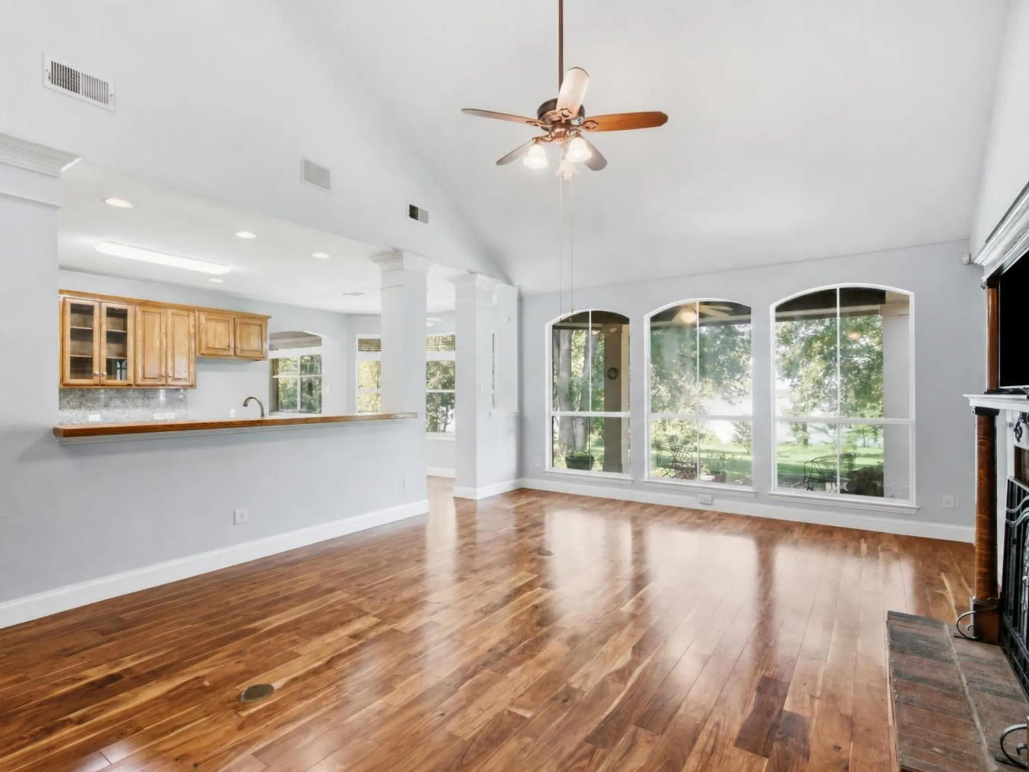 Single Family Residence For Sale in Denton County , 3101 W Oak Shores Drive, Cross Roads, Texas 76227, 4 Bedroom, 4 Bathroom, 2 Garage spaces, 3,316 Sqft, built in 2001, mls#21320846, Real Estate Agent in Cross Roads, Homes For Sale in Denton county, Homes For Sale in Cross Roads, Realtor in Cross Roads Texas, Real Estate Brokerage Independent Realty Texas, Luminita Cordes Realtor
