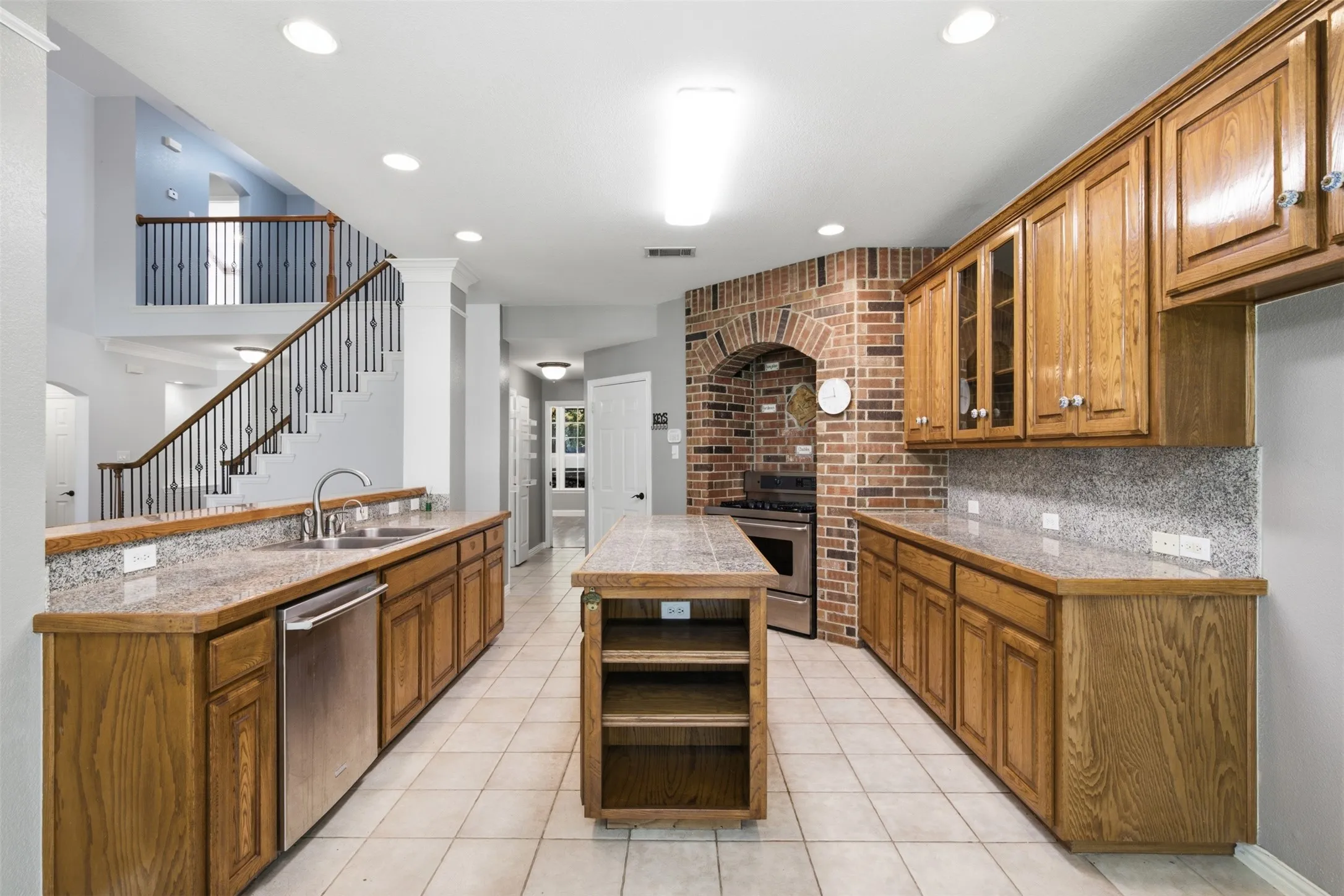 Single Family Residence For Sale in Denton County , 3101 W Oak Shores Drive, Cross Roads, Texas 76227, 4 Bedroom, 4 Bathroom, 2 Garage spaces, 3,316 Sqft, built in 2001, mls#21320846, Real Estate Agent in Cross Roads, Homes For Sale in Denton county, Homes For Sale in Cross Roads, Realtor in Cross Roads Texas, Real Estate Brokerage Independent Realty Texas, Luminita Cordes Realtor