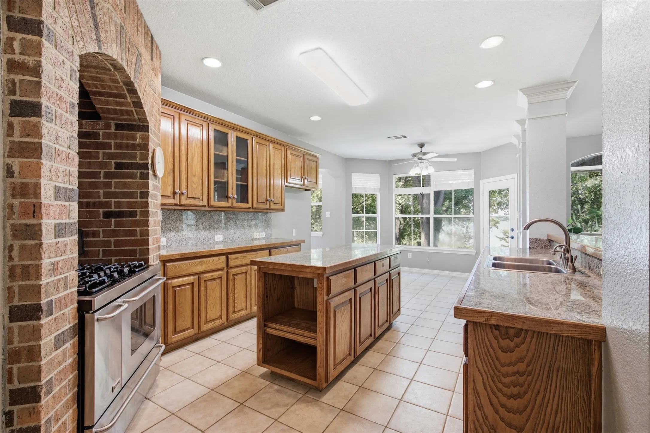 Single Family Residence For Sale in Denton County , 3101 W Oak Shores Drive, Cross Roads, Texas 76227, 4 Bedroom, 4 Bathroom, 2 Garage spaces, 3,316 Sqft, built in 2001, mls#21320846, Real Estate Agent in Cross Roads, Homes For Sale in Denton county, Homes For Sale in Cross Roads, Realtor in Cross Roads Texas, Real Estate Brokerage Independent Realty Texas, Luminita Cordes Realtor