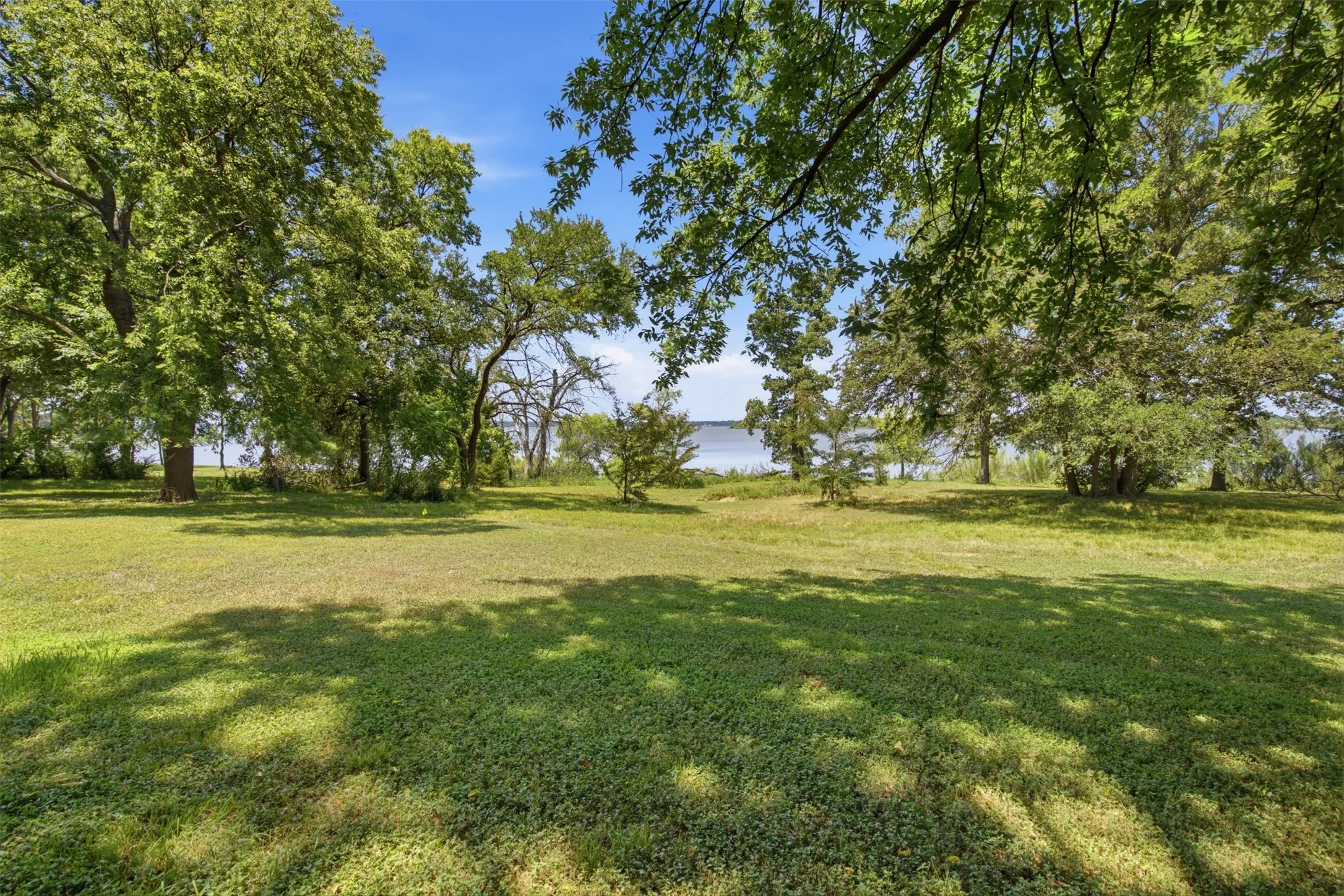 Single Family Residence For Sale in Denton County , 3101 W Oak Shores Drive, Cross Roads, Texas 76227, 4 Bedroom, 4 Bathroom, 2 Garage spaces, 3,316 Sqft, built in 2001, mls#21320846, Real Estate Agent in Cross Roads, Homes For Sale in Denton county, Homes For Sale in Cross Roads, Realtor in Cross Roads Texas, Real Estate Brokerage Independent Realty Texas, Luminita Cordes Realtor
