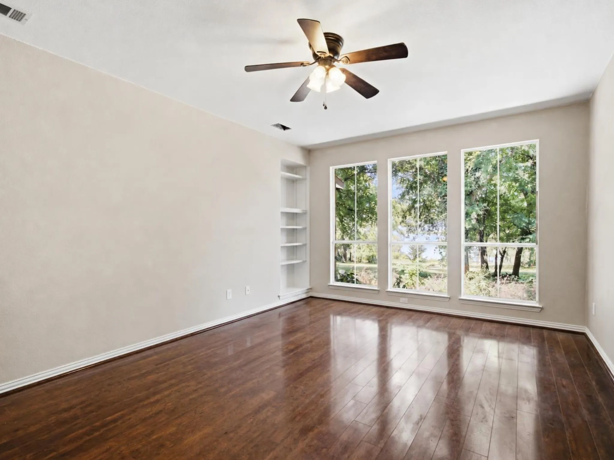 Single Family Residence For Sale in Denton County , 3101 W Oak Shores Drive, Cross Roads, Texas 76227, 4 Bedroom, 4 Bathroom, 2 Garage spaces, 3,316 Sqft, built in 2001, mls#21320846, Real Estate Agent in Cross Roads, Homes For Sale in Denton county, Homes For Sale in Cross Roads, Realtor in Cross Roads Texas, Real Estate Brokerage Independent Realty Texas, Luminita Cordes Realtor