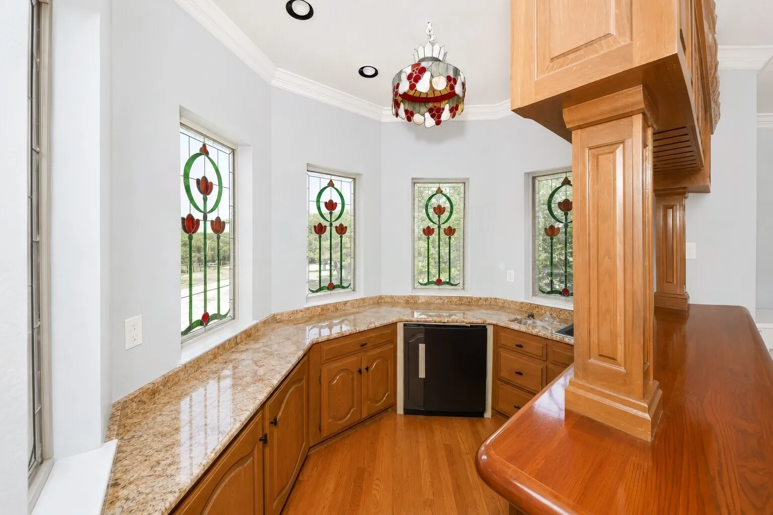 Single Family Residence For Sale in Tarrant County , 7400 Golf Club Drive, Fort Worth, Texas 76179, 5 Bedroom, 6 Bathroom, 2 Garage spaces, 4,317 Sqft, built in 1983, mls#21313433, Real Estate Agent in Fort Worth, Homes For Sale in Tarrant county, Homes For Sale in Fort Worth, Realtor in Fort Worth Texas, Real Estate Brokerage Independent Realty Texas, Luminita Cordes Realtor