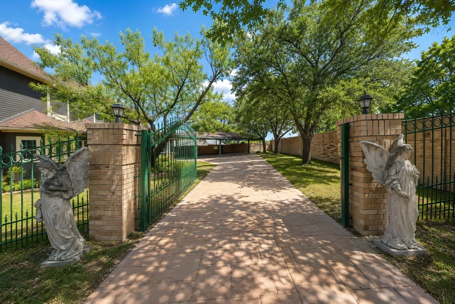 Single Family Residence For Sale in Tarrant County , 7400 Golf Club Drive, Fort Worth, Texas 76179, 5 Bedroom, 6 Bathroom, 2 Garage spaces, 4,317 Sqft, built in 1983, mls#21313433, Real Estate Agent in Fort Worth, Homes For Sale in Tarrant county, Homes For Sale in Fort Worth, Realtor in Fort Worth Texas, Real Estate Brokerage Independent Realty Texas, Luminita Cordes Realtor