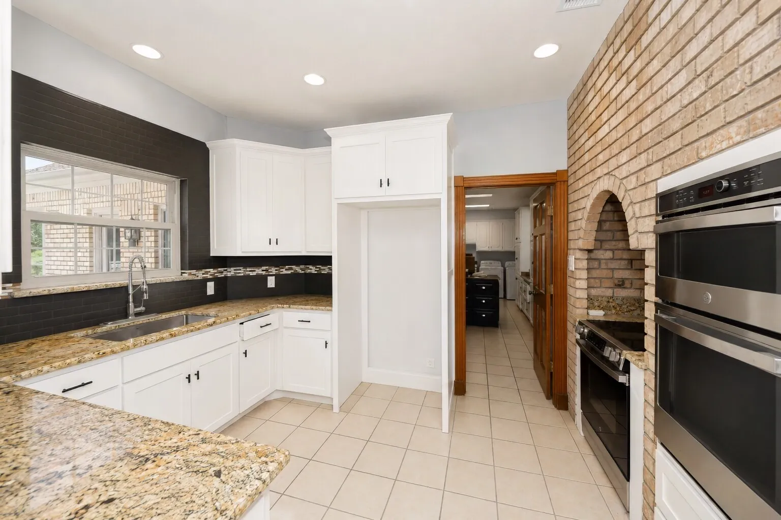 Single Family Residence For Sale in Tarrant County , 7400 Golf Club Drive, Fort Worth, Texas 76179, 5 Bedroom, 6 Bathroom, 2 Garage spaces, 4,317 Sqft, built in 1983, mls#21313433, Real Estate Agent in Fort Worth, Homes For Sale in Tarrant county, Homes For Sale in Fort Worth, Realtor in Fort Worth Texas, Real Estate Brokerage Independent Realty Texas, Luminita Cordes Realtor