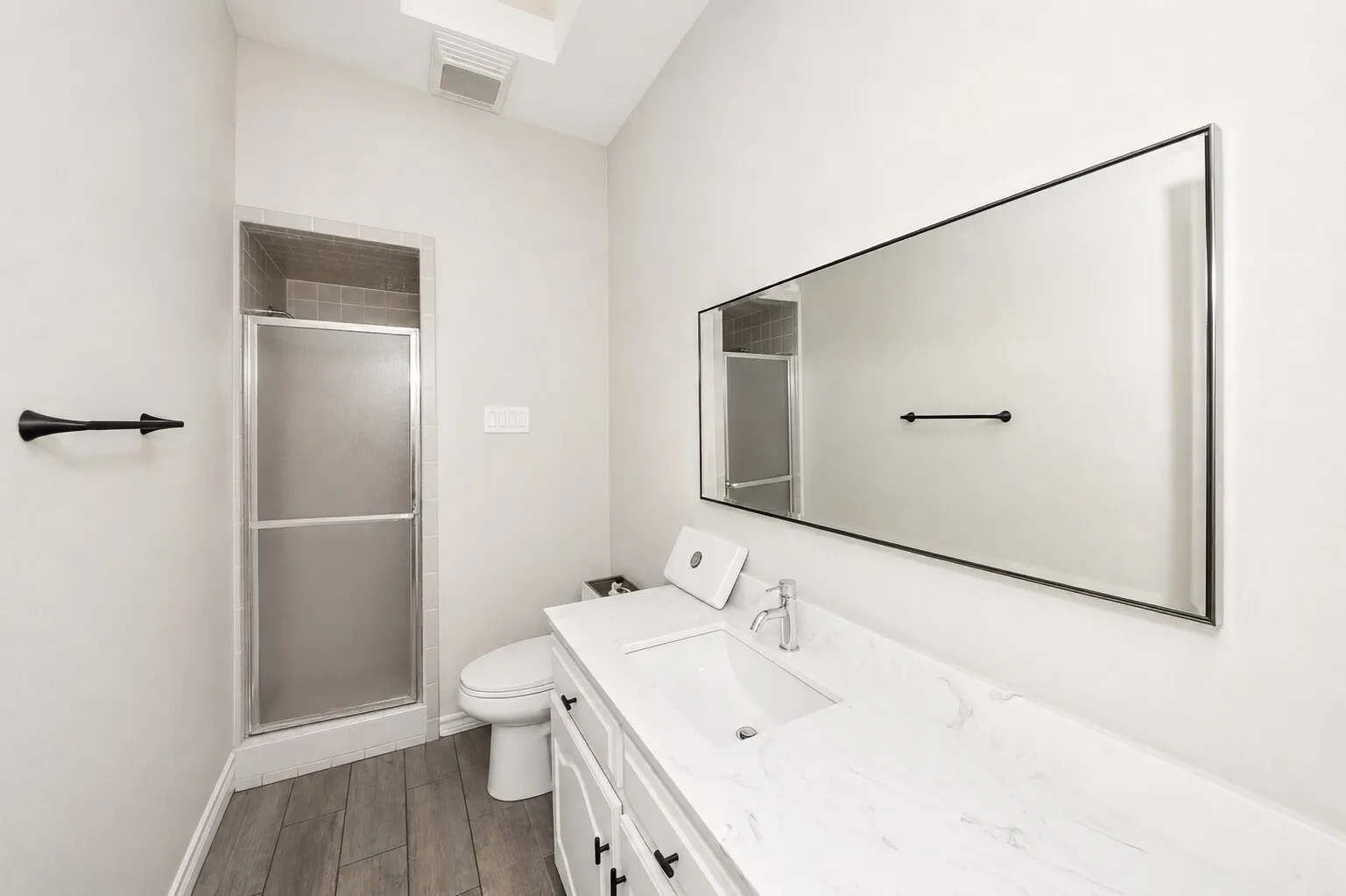 Single Family Residence For Sale in Tarrant County , 7400 Golf Club Drive, Fort Worth, Texas 76179, 5 Bedroom, 6 Bathroom, 2 Garage spaces, 4,317 Sqft, built in 1983, mls#21313433, Real Estate Agent in Fort Worth, Homes For Sale in Tarrant county, Homes For Sale in Fort Worth, Realtor in Fort Worth Texas, Real Estate Brokerage Independent Realty Texas, Luminita Cordes Realtor