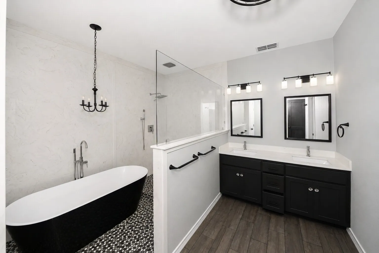 Single Family Residence For Sale in Tarrant County , 7400 Golf Club Drive, Fort Worth, Texas 76179, 5 Bedroom, 6 Bathroom, 2 Garage spaces, 4,317 Sqft, built in 1983, mls#21313433, Real Estate Agent in Fort Worth, Homes For Sale in Tarrant county, Homes For Sale in Fort Worth, Realtor in Fort Worth Texas, Real Estate Brokerage Independent Realty Texas, Luminita Cordes Realtor