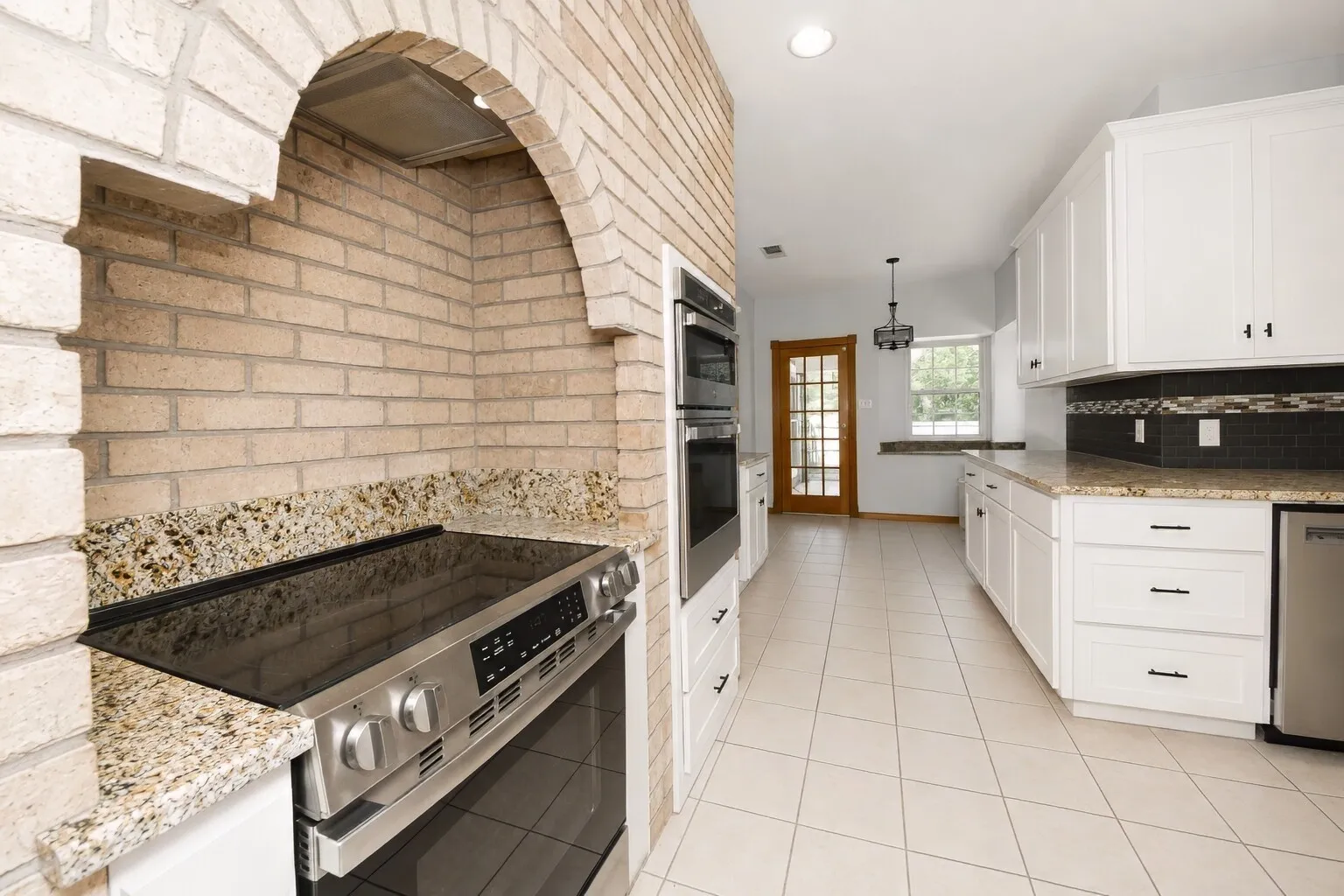 Single Family Residence For Sale in Tarrant County , 7400 Golf Club Drive, Fort Worth, Texas 76179, 5 Bedroom, 6 Bathroom, 2 Garage spaces, 4,317 Sqft, built in 1983, mls#21313433, Real Estate Agent in Fort Worth, Homes For Sale in Tarrant county, Homes For Sale in Fort Worth, Realtor in Fort Worth Texas, Real Estate Brokerage Independent Realty Texas, Luminita Cordes Realtor