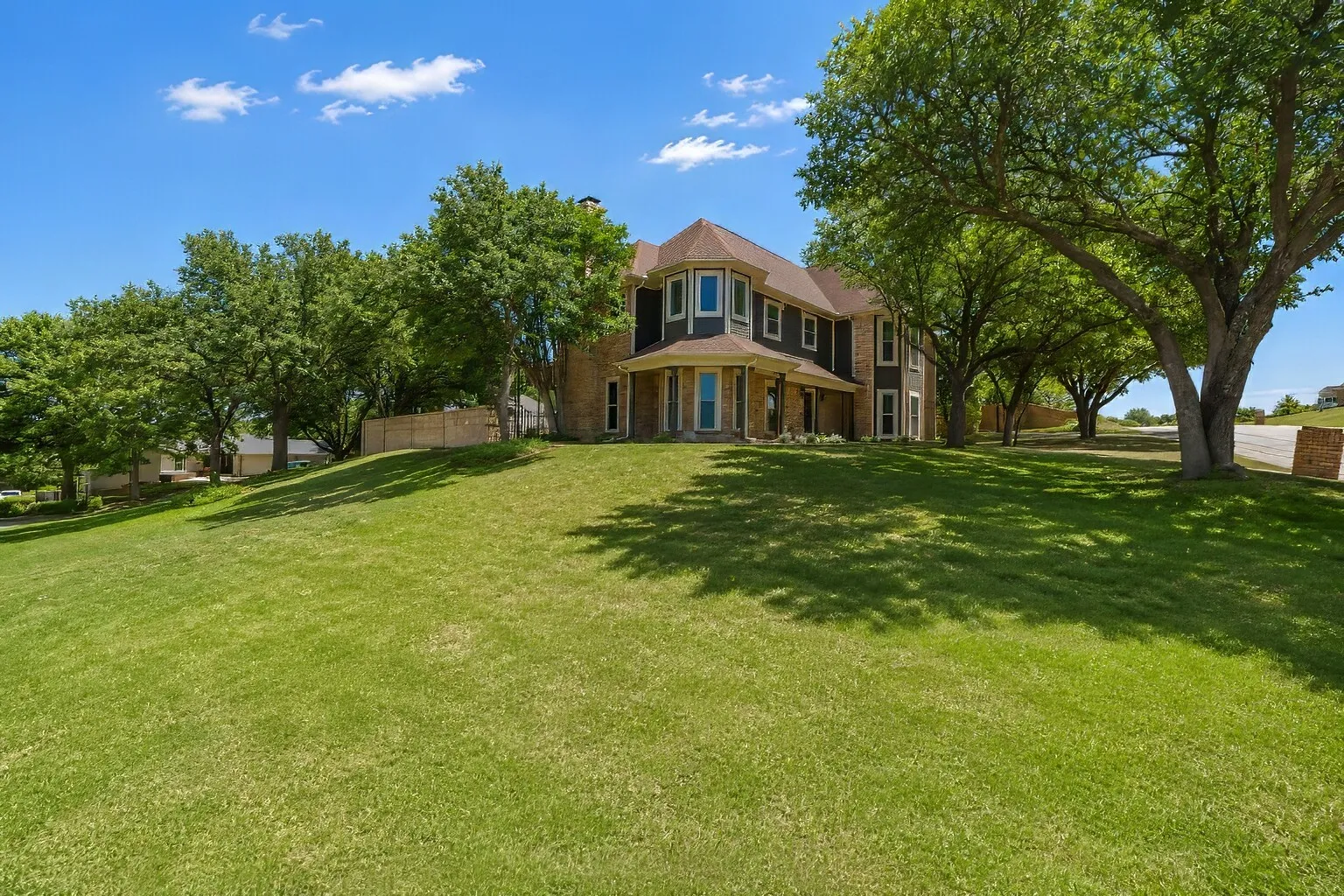 Single Family Residence For Sale in Tarrant County , 7400 Golf Club Drive, Fort Worth, Texas 76179, 5 Bedroom, 6 Bathroom, 2 Garage spaces, 4,317 Sqft, built in 1983, mls#21313433, Real Estate Agent in Fort Worth, Homes For Sale in Tarrant county, Homes For Sale in Fort Worth, Realtor in Fort Worth Texas, Real Estate Brokerage Independent Realty Texas, Luminita Cordes Realtor