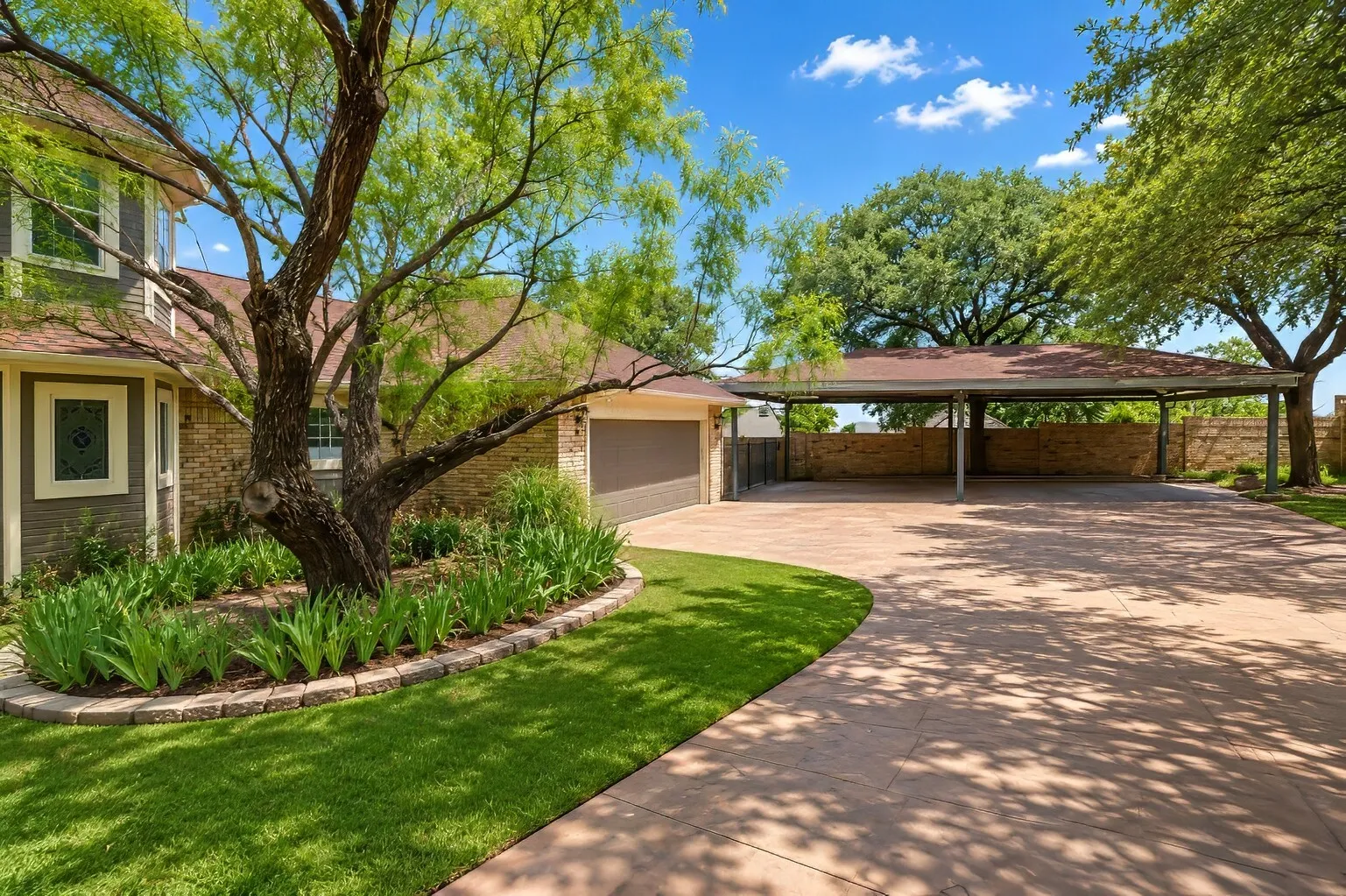Single Family Residence For Sale in Tarrant County , 7400 Golf Club Drive, Fort Worth, Texas 76179, 5 Bedroom, 6 Bathroom, 2 Garage spaces, 4,317 Sqft, built in 1983, mls#21313433, Real Estate Agent in Fort Worth, Homes For Sale in Tarrant county, Homes For Sale in Fort Worth, Realtor in Fort Worth Texas, Real Estate Brokerage Independent Realty Texas, Luminita Cordes Realtor