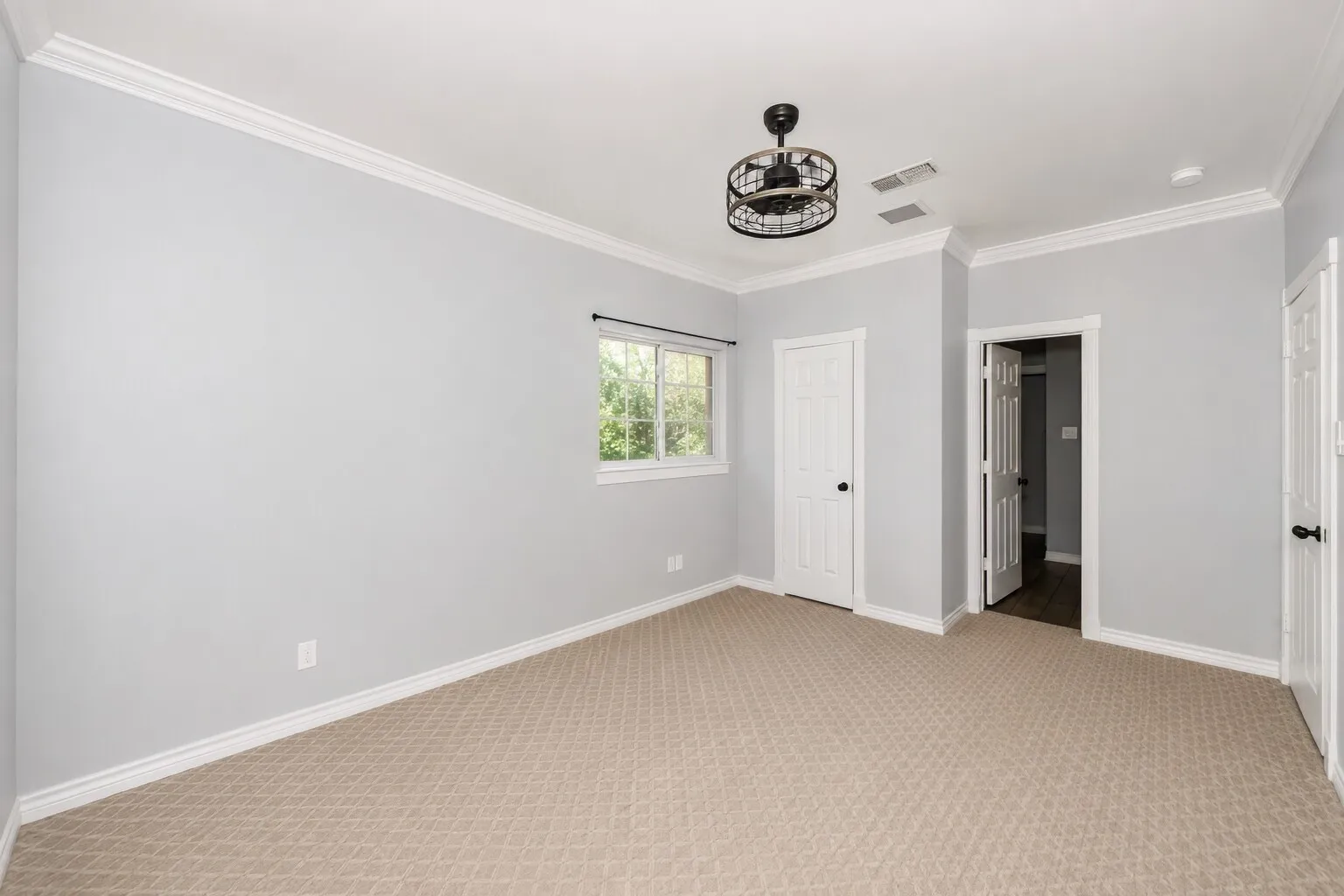 Single Family Residence For Sale in Tarrant County , 7400 Golf Club Drive, Fort Worth, Texas 76179, 5 Bedroom, 6 Bathroom, 2 Garage spaces, 4,317 Sqft, built in 1983, mls#21313433, Real Estate Agent in Fort Worth, Homes For Sale in Tarrant county, Homes For Sale in Fort Worth, Realtor in Fort Worth Texas, Real Estate Brokerage Independent Realty Texas, Luminita Cordes Realtor