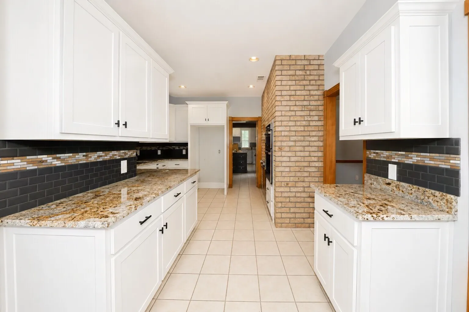 Single Family Residence For Sale in Tarrant County , 7400 Golf Club Drive, Fort Worth, Texas 76179, 5 Bedroom, 6 Bathroom, 2 Garage spaces, 4,317 Sqft, built in 1983, mls#21313433, Real Estate Agent in Fort Worth, Homes For Sale in Tarrant county, Homes For Sale in Fort Worth, Realtor in Fort Worth Texas, Real Estate Brokerage Independent Realty Texas, Luminita Cordes Realtor