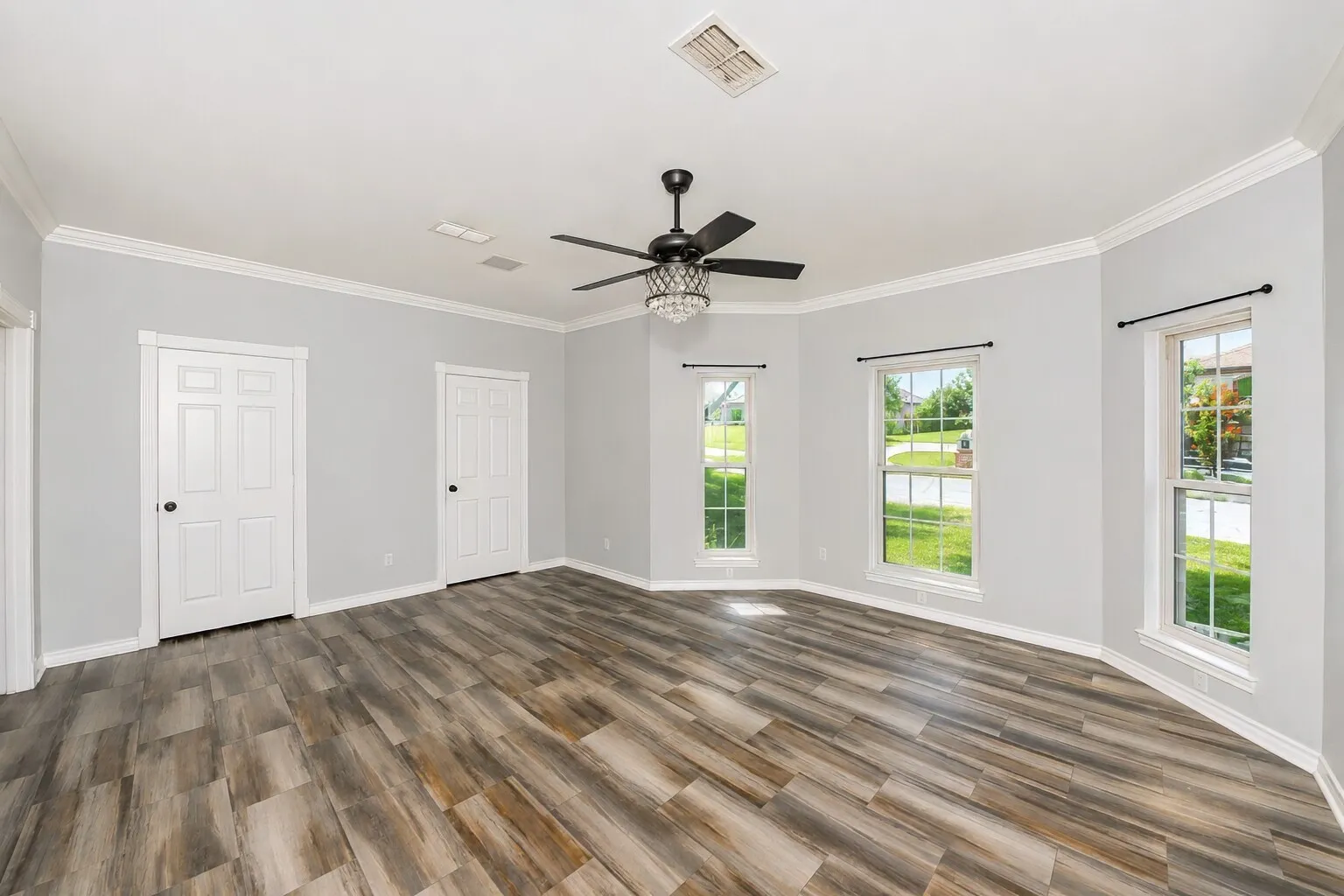 Single Family Residence For Sale in Tarrant County , 7400 Golf Club Drive, Fort Worth, Texas 76179, 5 Bedroom, 6 Bathroom, 2 Garage spaces, 4,317 Sqft, built in 1983, mls#21313433, Real Estate Agent in Fort Worth, Homes For Sale in Tarrant county, Homes For Sale in Fort Worth, Realtor in Fort Worth Texas, Real Estate Brokerage Independent Realty Texas, Luminita Cordes Realtor