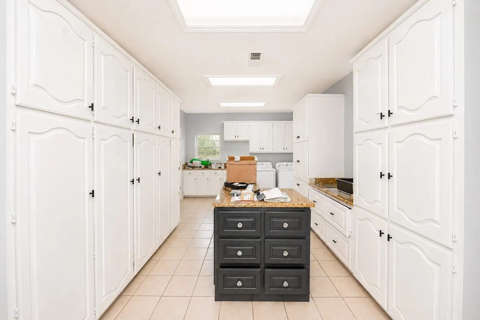 Single Family Residence For Sale in Tarrant County , 7400 Golf Club Drive, Fort Worth, Texas 76179, 5 Bedroom, 6 Bathroom, 2 Garage spaces, 4,317 Sqft, built in 1983, mls#21313433, Real Estate Agent in Fort Worth, Homes For Sale in Tarrant county, Homes For Sale in Fort Worth, Realtor in Fort Worth Texas, Real Estate Brokerage Independent Realty Texas, Luminita Cordes Realtor