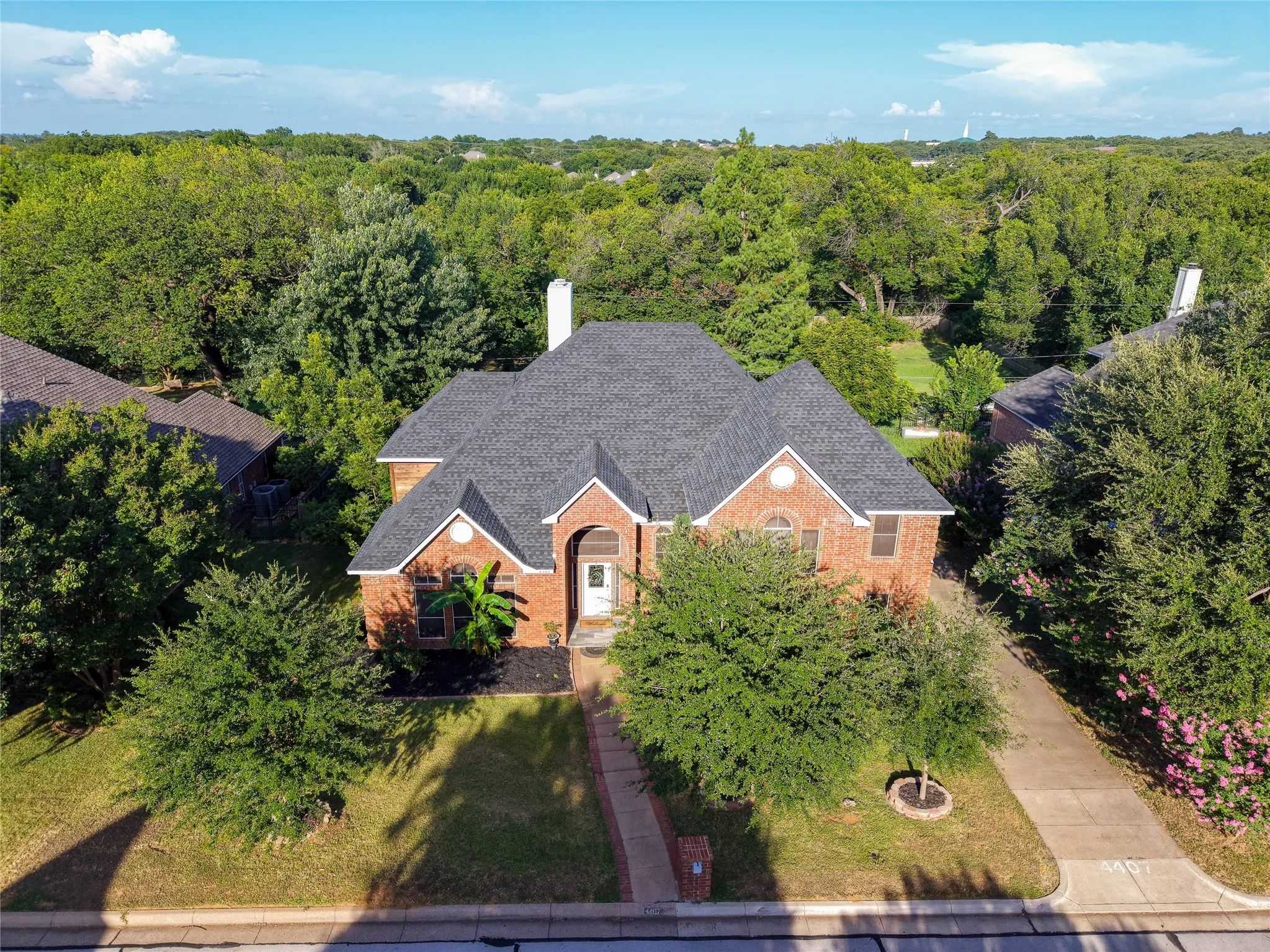 Single Family Residence For Sale in Tarrant County , 4407 Murwick Drive, Arlington, Texas 76016, 4 Bedroom, 4 Bathroom, 2 Garage spaces, 3,759 Sqft, built in 1988, mls#21320789, Real Estate Agent in Arlington, Homes For Sale in Tarrant county, Homes For Sale in Arlington, Realtor in Arlington Texas, Real Estate Brokerage Independent Realty Texas, Luminita Cordes Realtor