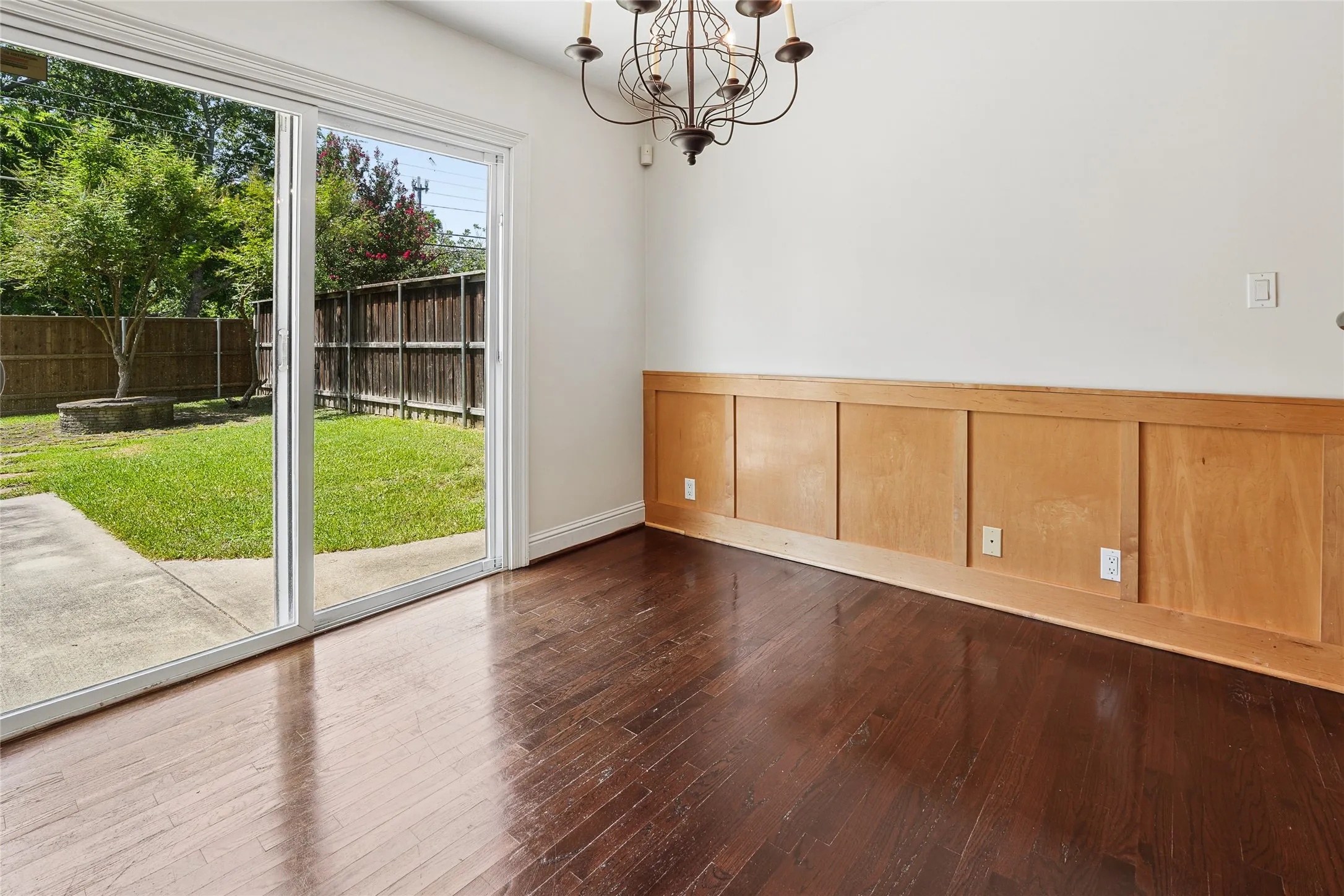 Single Family Residence For Sale in Dallas County , 6418 Axton Lane, Dallas, Texas 75214, 2 Bedroom, 2 Bathroom, 2 Garage spaces, 1,568 Sqft, built in 1953, mls#21317396, Real Estate Agent in Dallas, Homes For Sale in Dallas county, Homes For Sale in Dallas, Realtor in Dallas Texas, Real Estate Brokerage Independent Realty Texas, Luminita Cordes Realtor