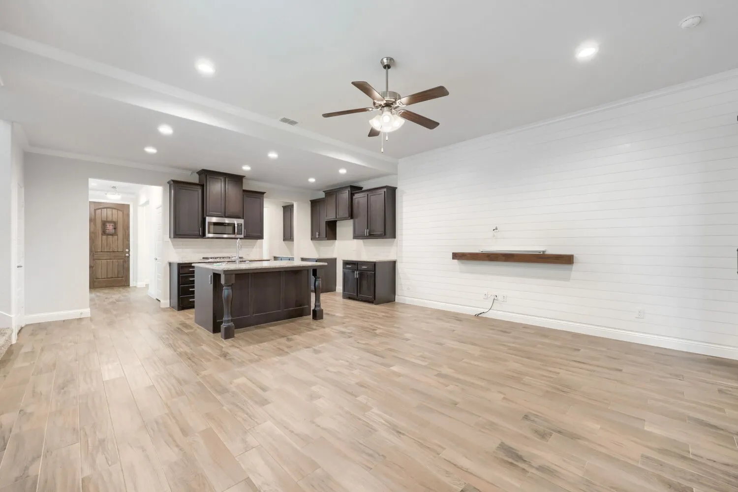 Single Family Residence For Rent in Denton County , 716 10th Street, Argyle, Texas 76226, 3 Bedroom, 2 Bathroom, 1 Garage spaces, 2,289 Sqft, built in 2018, mls#21320857, Real Estate Agent in Argyle, Homes For Rent in Denton county, Homes For Rent in Argyle, Realtor in Argyle Texas, Real Estate Brokerage Independent Realty Texas, Luminita Cordes Realtor