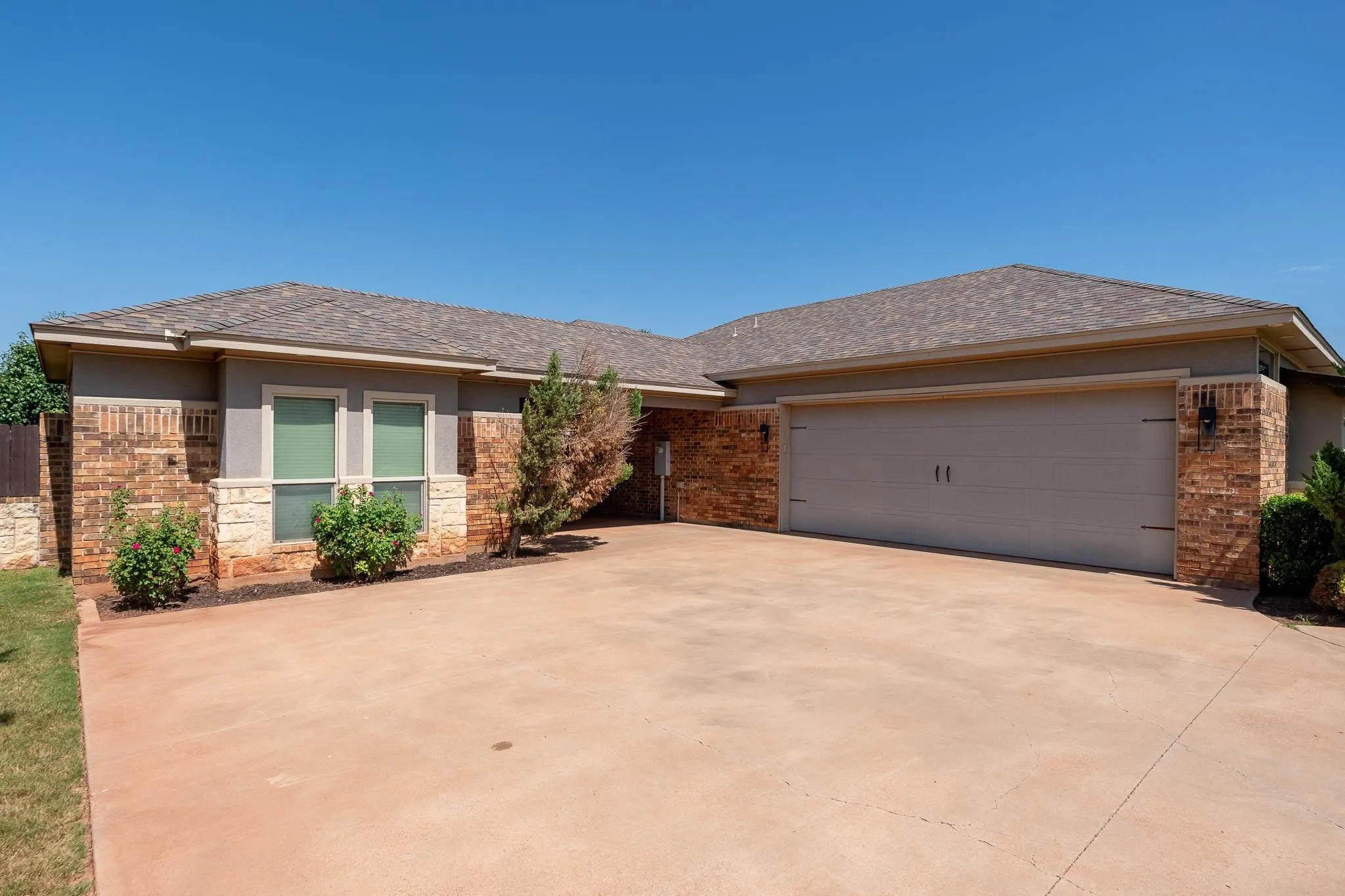 Single Family Residence For Sale in Taylor County , 302 Southwind Circle, Abilene, Texas 79602, 4 Bedroom, 5 Bathroom, 2 Garage spaces, 4,838 Sqft, built in 2012, mls#21315546, Real Estate Agent in Abilene, Homes For Sale in Taylor county, Homes For Sale in Abilene, Realtor in Abilene Texas, Real Estate Brokerage Independent Realty Texas, Luminita Cordes Realtor