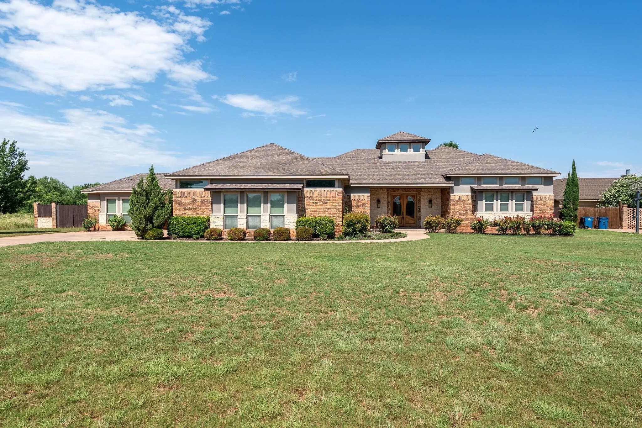 Single Family Residence For Sale in Taylor County , 302 Southwind Circle, Abilene, Texas 79602, 4 Bedroom, 5 Bathroom, 2 Garage spaces, 4,838 Sqft, built in 2012, mls#21315546, Real Estate Agent in Abilene, Homes For Sale in Taylor county, Homes For Sale in Abilene, Realtor in Abilene Texas, Real Estate Brokerage Independent Realty Texas, Luminita Cordes Realtor
