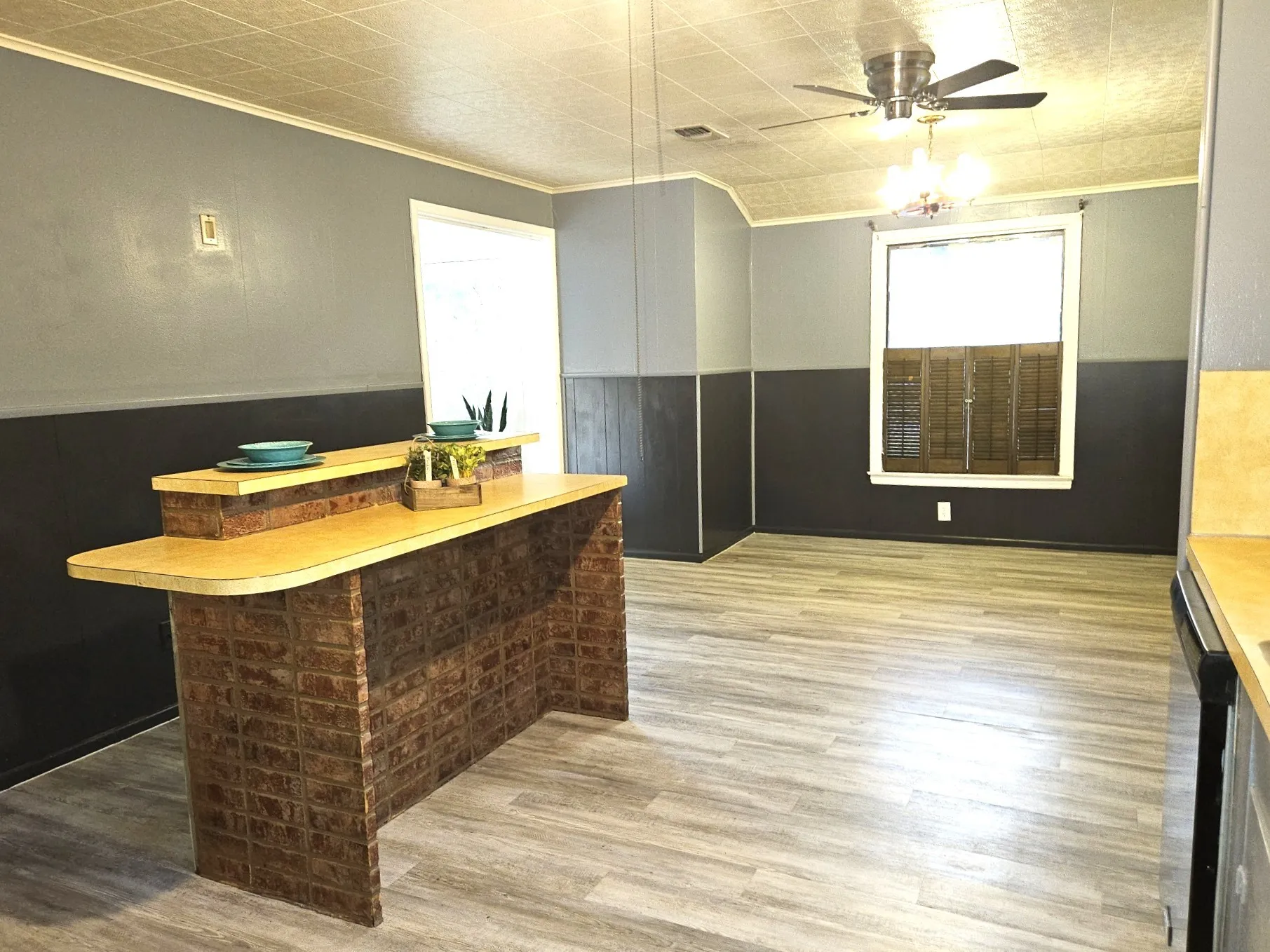Single Family Residence For Sale in Taylor County , 1141 Westridge Drive, Abilene, Texas 79605, 3 Bedroom, 2 Bathroom, 1 Garage spaces, 1,583 Sqft, built in 1950, mls#21320869, Real Estate Agent in Abilene, Homes For Sale in Taylor county, Homes For Sale in Abilene, Realtor in Abilene Texas, Real Estate Brokerage Independent Realty Texas, Luminita Cordes Realtor