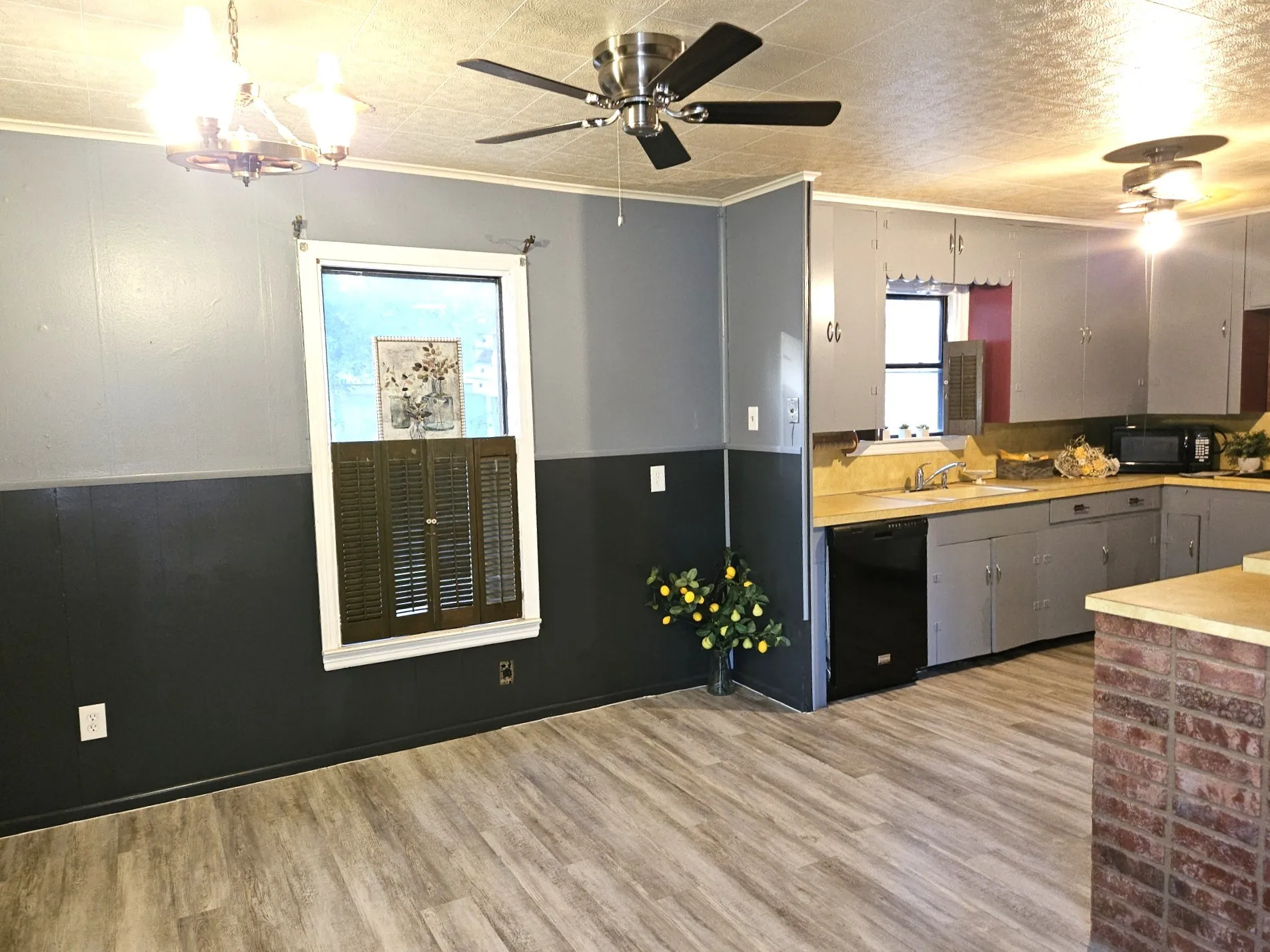 Single Family Residence For Sale in Taylor County , 1141 Westridge Drive, Abilene, Texas 79605, 3 Bedroom, 2 Bathroom, 1 Garage spaces, 1,583 Sqft, built in 1950, mls#21320869, Real Estate Agent in Abilene, Homes For Sale in Taylor county, Homes For Sale in Abilene, Realtor in Abilene Texas, Real Estate Brokerage Independent Realty Texas, Luminita Cordes Realtor