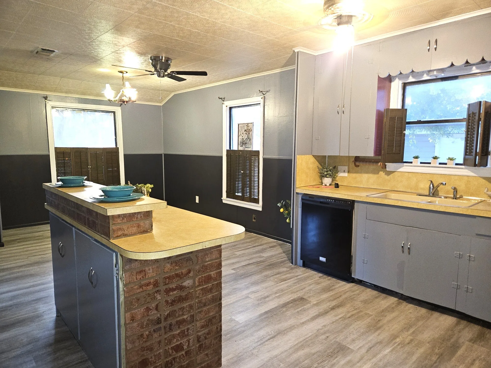 Single Family Residence For Sale in Taylor County , 1141 Westridge Drive, Abilene, Texas 79605, 3 Bedroom, 2 Bathroom, 1 Garage spaces, 1,583 Sqft, built in 1950, mls#21320869, Real Estate Agent in Abilene, Homes For Sale in Taylor county, Homes For Sale in Abilene, Realtor in Abilene Texas, Real Estate Brokerage Independent Realty Texas, Luminita Cordes Realtor