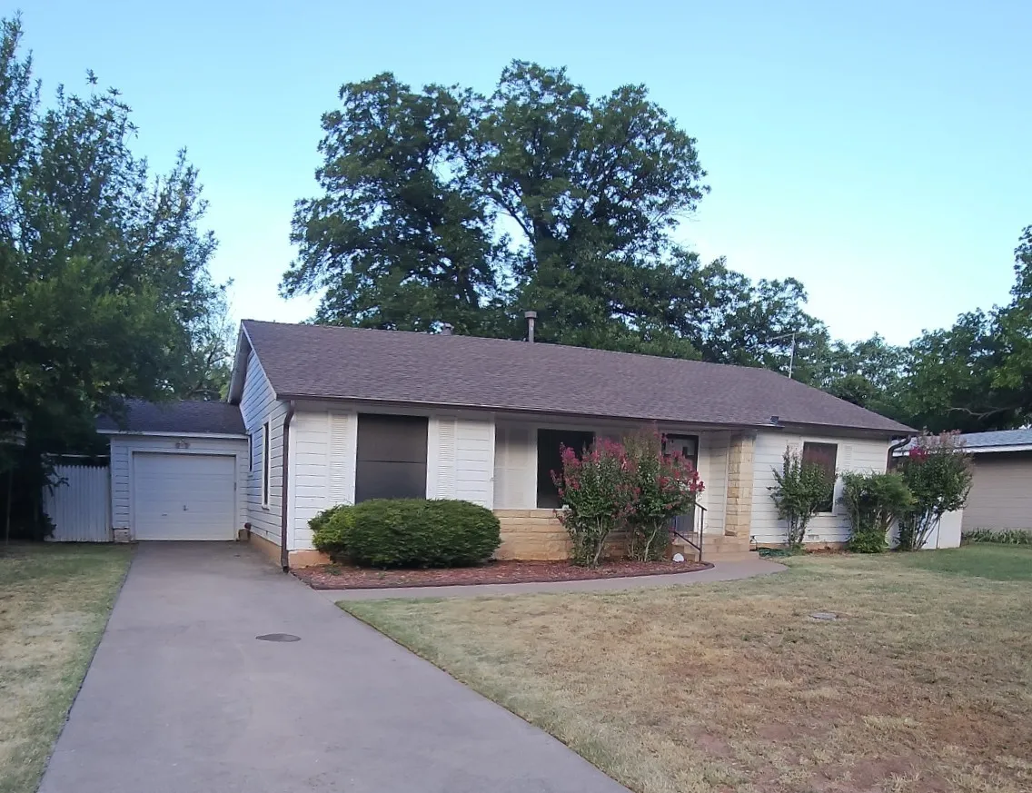Single Family Residence For Sale in Taylor County , 1141 Westridge Drive, Abilene, Texas 79605, 3 Bedroom, 2 Bathroom, 1 Garage spaces, 1,583 Sqft, built in 1950, mls#21320869, Real Estate Agent in Abilene, Homes For Sale in Taylor county, Homes For Sale in Abilene, Realtor in Abilene Texas, Real Estate Brokerage Independent Realty Texas, Luminita Cordes Realtor