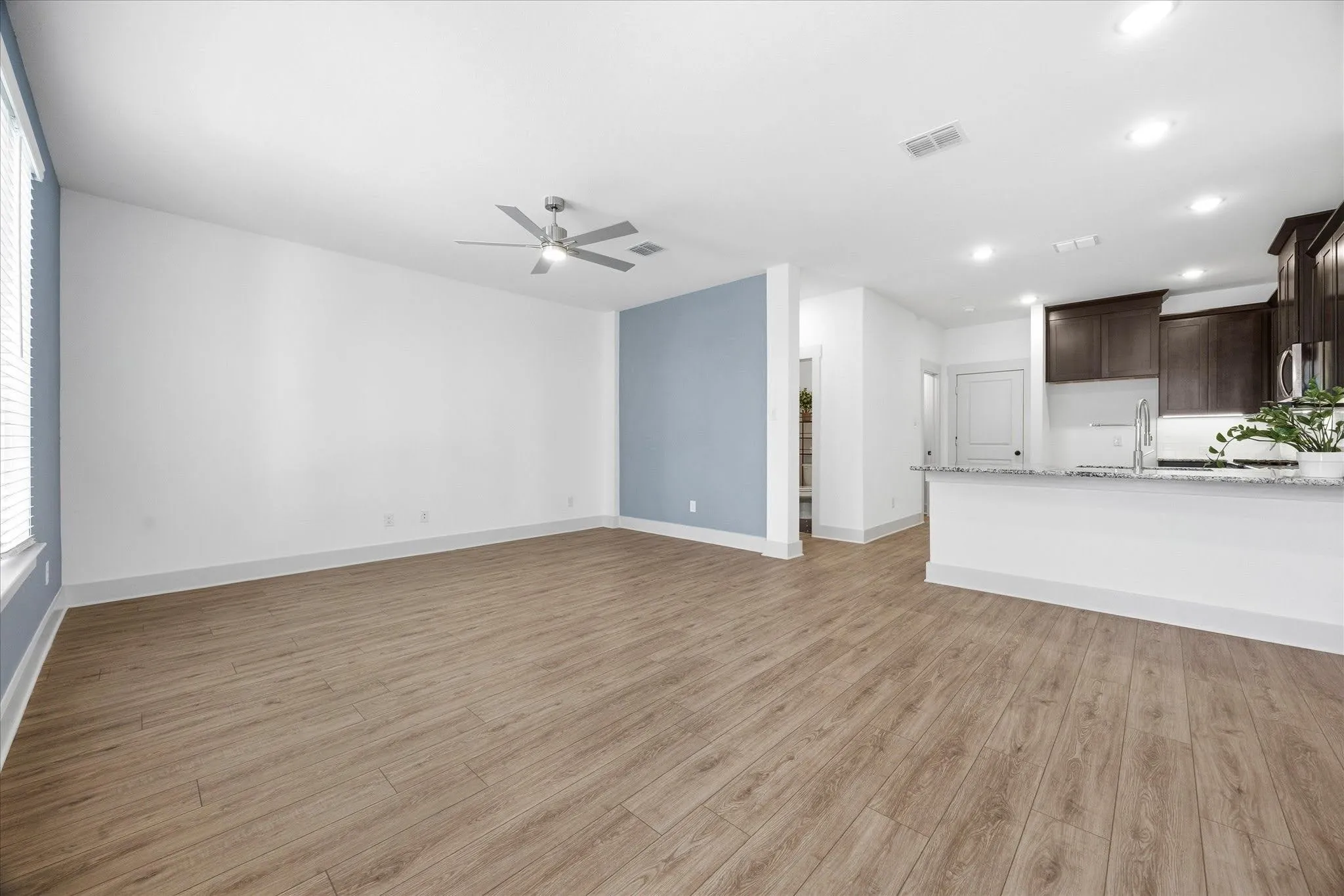 Townhouse For Rent in Tarrant County , 818 Trace Hawk Lane, Arlington, Texas 76005, 3 Bedroom, 3 Bathroom, 2 Garage spaces, 1,675 Sqft, built in 2021, mls#21320835, Real Estate Agent in Arlington, Homes For Rent in Tarrant county, Homes For Rent in Arlington, Realtor in Arlington Texas, Real Estate Brokerage Independent Realty Texas, Luminita Cordes Realtor
