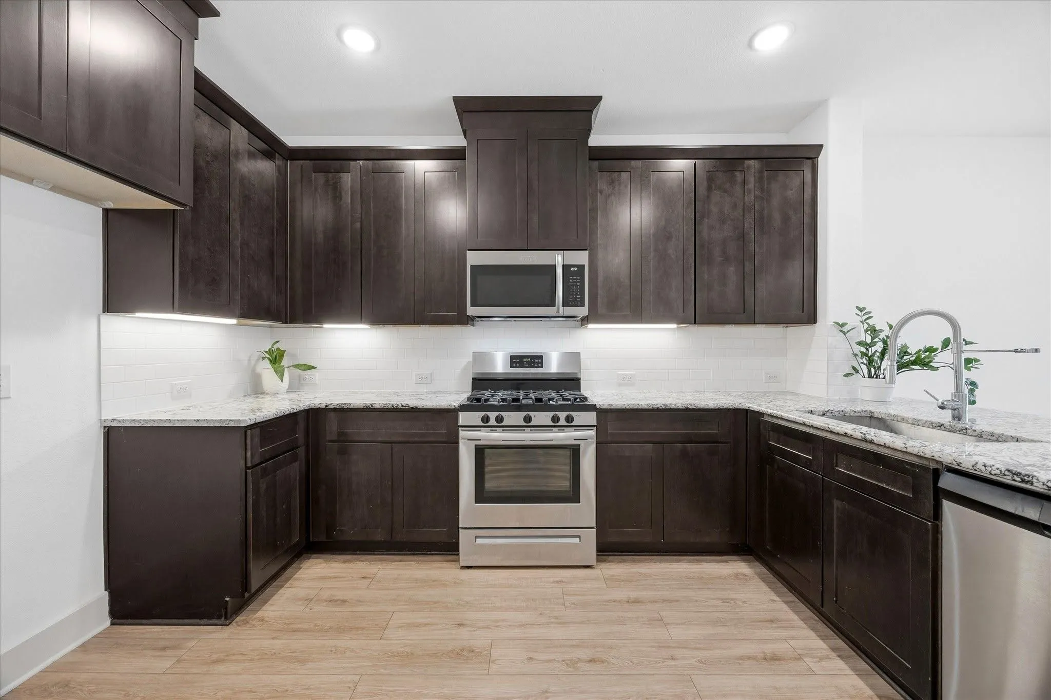 Townhouse For Rent in Tarrant County , 818 Trace Hawk Lane, Arlington, Texas 76005, 3 Bedroom, 3 Bathroom, 2 Garage spaces, 1,675 Sqft, built in 2021, mls#21320835, Real Estate Agent in Arlington, Homes For Rent in Tarrant county, Homes For Rent in Arlington, Realtor in Arlington Texas, Real Estate Brokerage Independent Realty Texas, Luminita Cordes Realtor