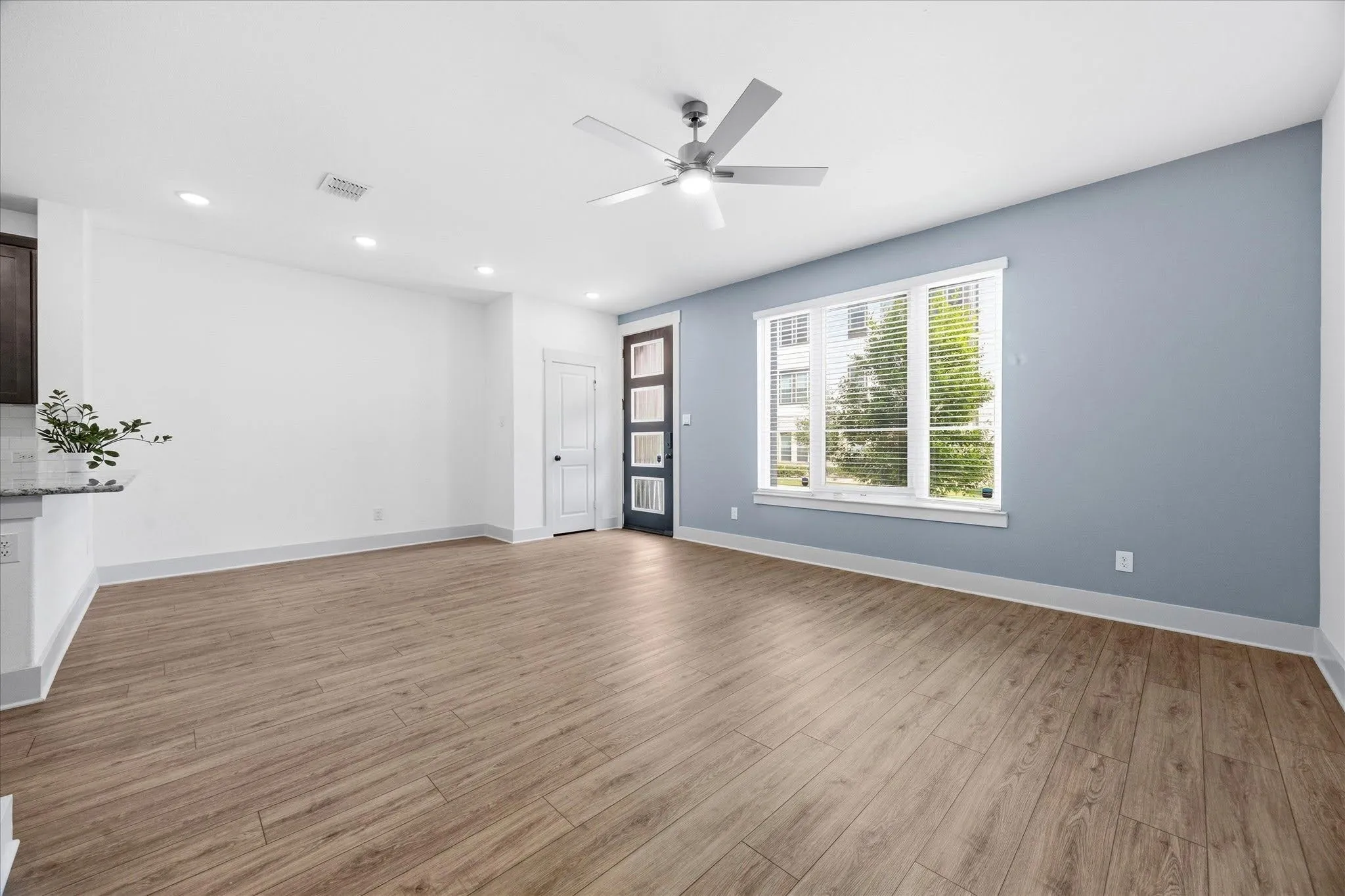 Townhouse For Rent in Tarrant County , 818 Trace Hawk Lane, Arlington, Texas 76005, 3 Bedroom, 3 Bathroom, 2 Garage spaces, 1,675 Sqft, built in 2021, mls#21320835, Real Estate Agent in Arlington, Homes For Rent in Tarrant county, Homes For Rent in Arlington, Realtor in Arlington Texas, Real Estate Brokerage Independent Realty Texas, Luminita Cordes Realtor