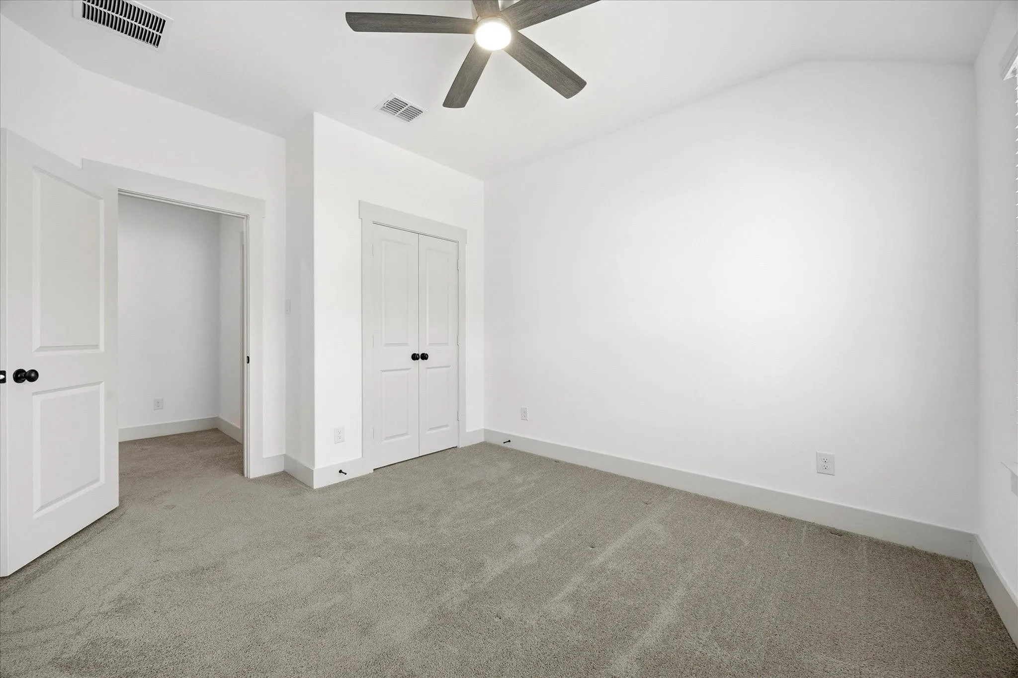 Townhouse For Rent in Tarrant County , 818 Trace Hawk Lane, Arlington, Texas 76005, 3 Bedroom, 3 Bathroom, 2 Garage spaces, 1,675 Sqft, built in 2021, mls#21320835, Real Estate Agent in Arlington, Homes For Rent in Tarrant county, Homes For Rent in Arlington, Realtor in Arlington Texas, Real Estate Brokerage Independent Realty Texas, Luminita Cordes Realtor